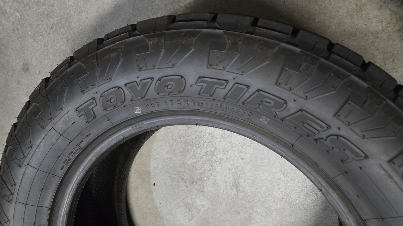 Used Single 265/60R18 Toyo Open Country A/T III 13/32″ M&S Light Truck tire