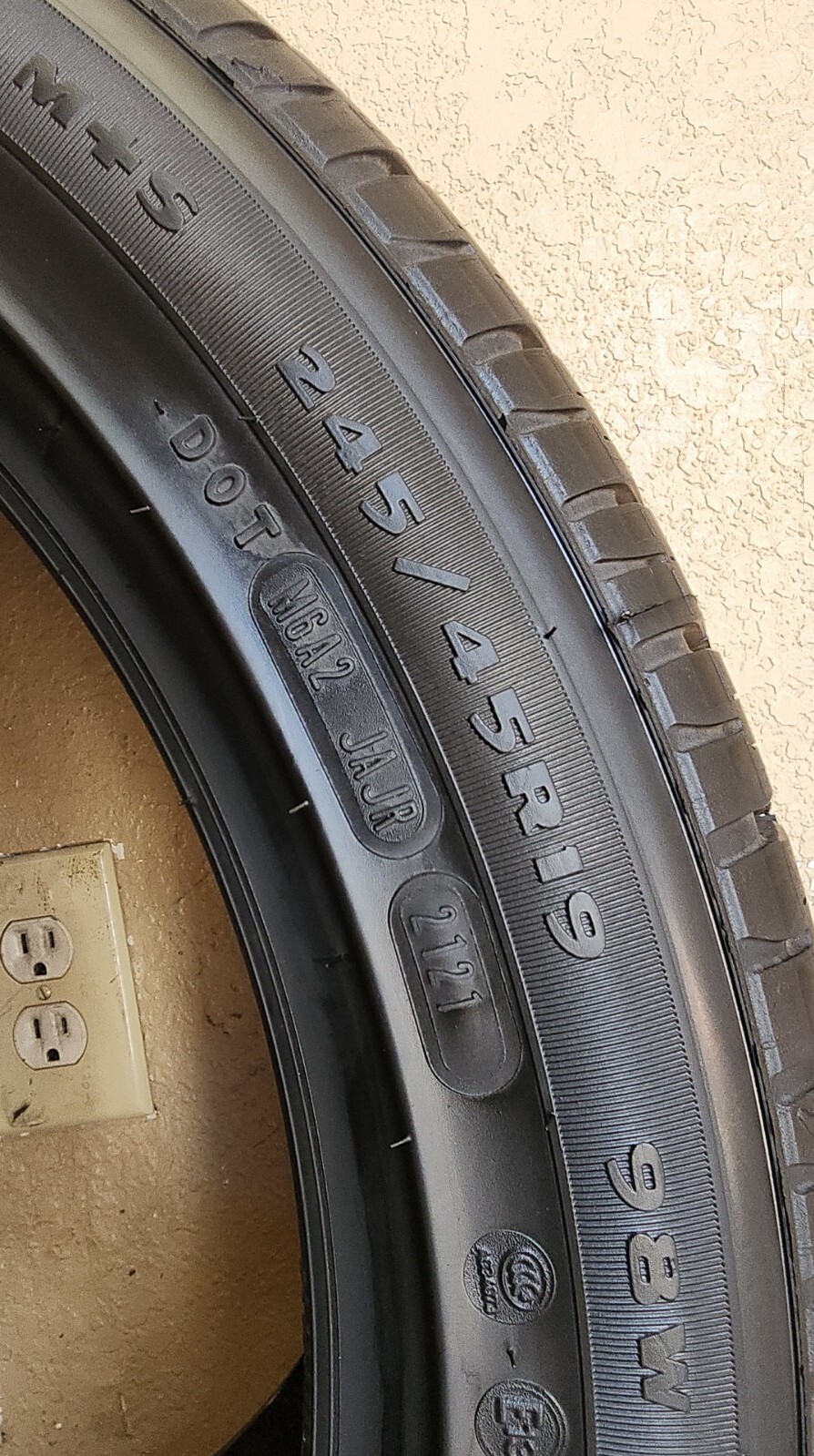 Like New 245/45R19 98W Goodyear Eagle Touring 9.5/32 DOT 2121 2454519