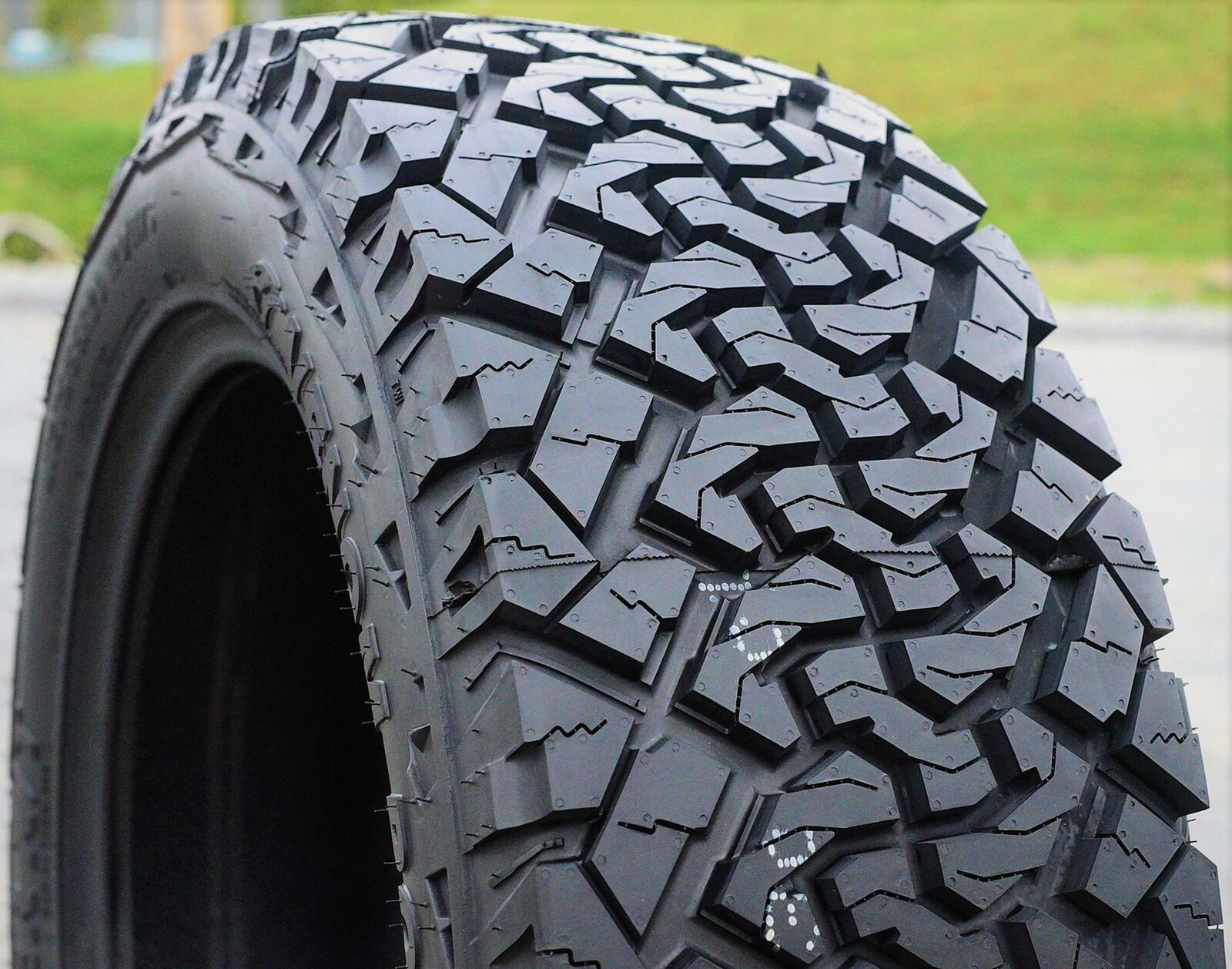4 Tires Venom Power Terra Hunter X/T 265/60R18 114T XL XT Extreme Terrain