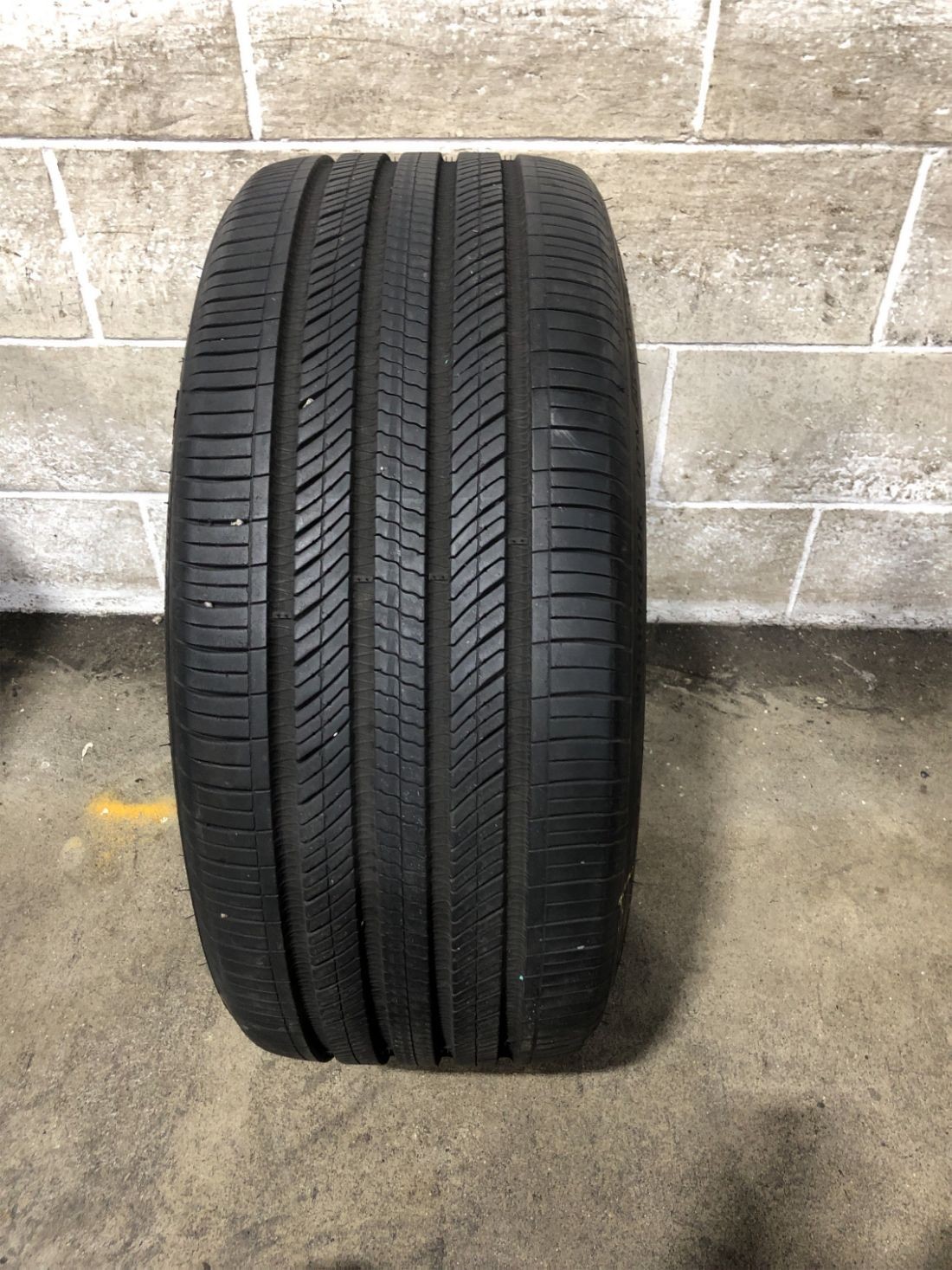 1x P255/35R21 Hankook iON EVO AS SUV EV TO 8/32 98 W Used Tire 2553521