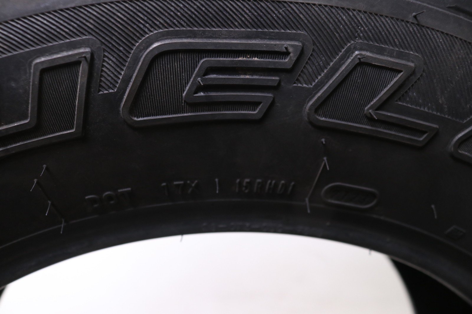 Set of 2 Used LT 275/70R18 Bridgestone Dueler A/T RH-S – 125/122R – 7.5-8.5/32
