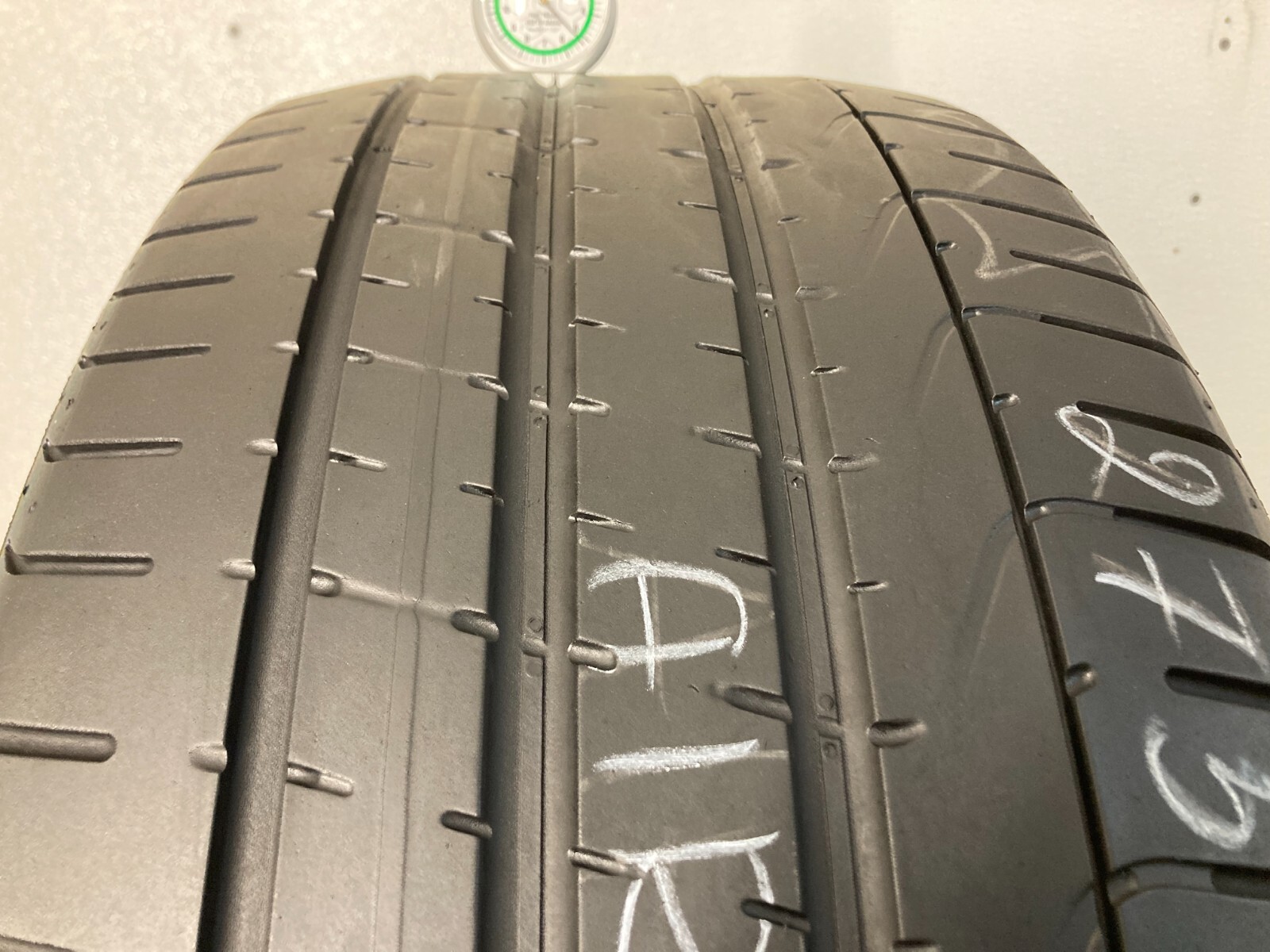1 Tire 275 40 22 Pirelli P Zero LR (45-52% Tread Left) 108Y