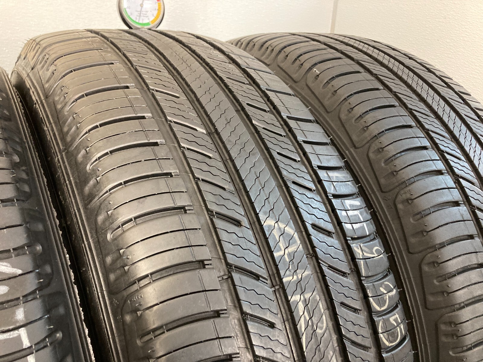 Set 4 Tires 235 60 18 Michelin Premier Ltx A0 (6.00-7.50/32 = 70-88% Tread)