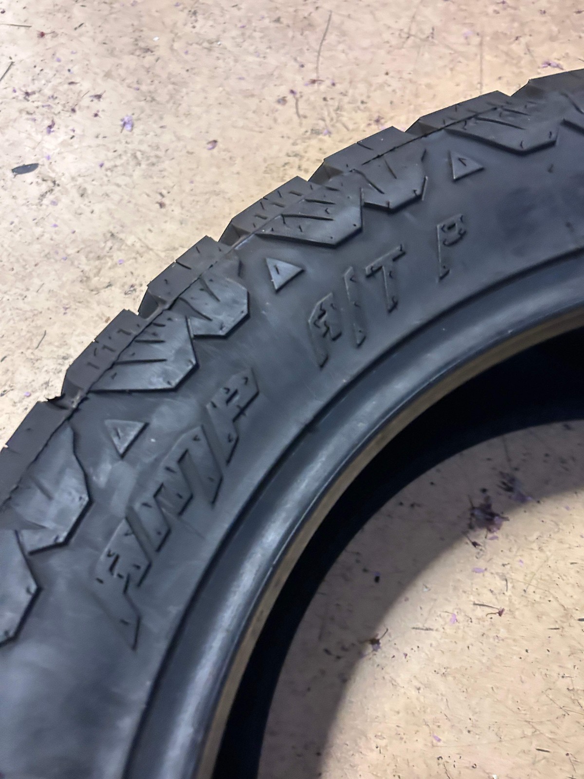 NOS AMP TERRA PRO A/T BSW P LT 285 55 22 124/121R 10PLY TIRE 2855522AMPCA2