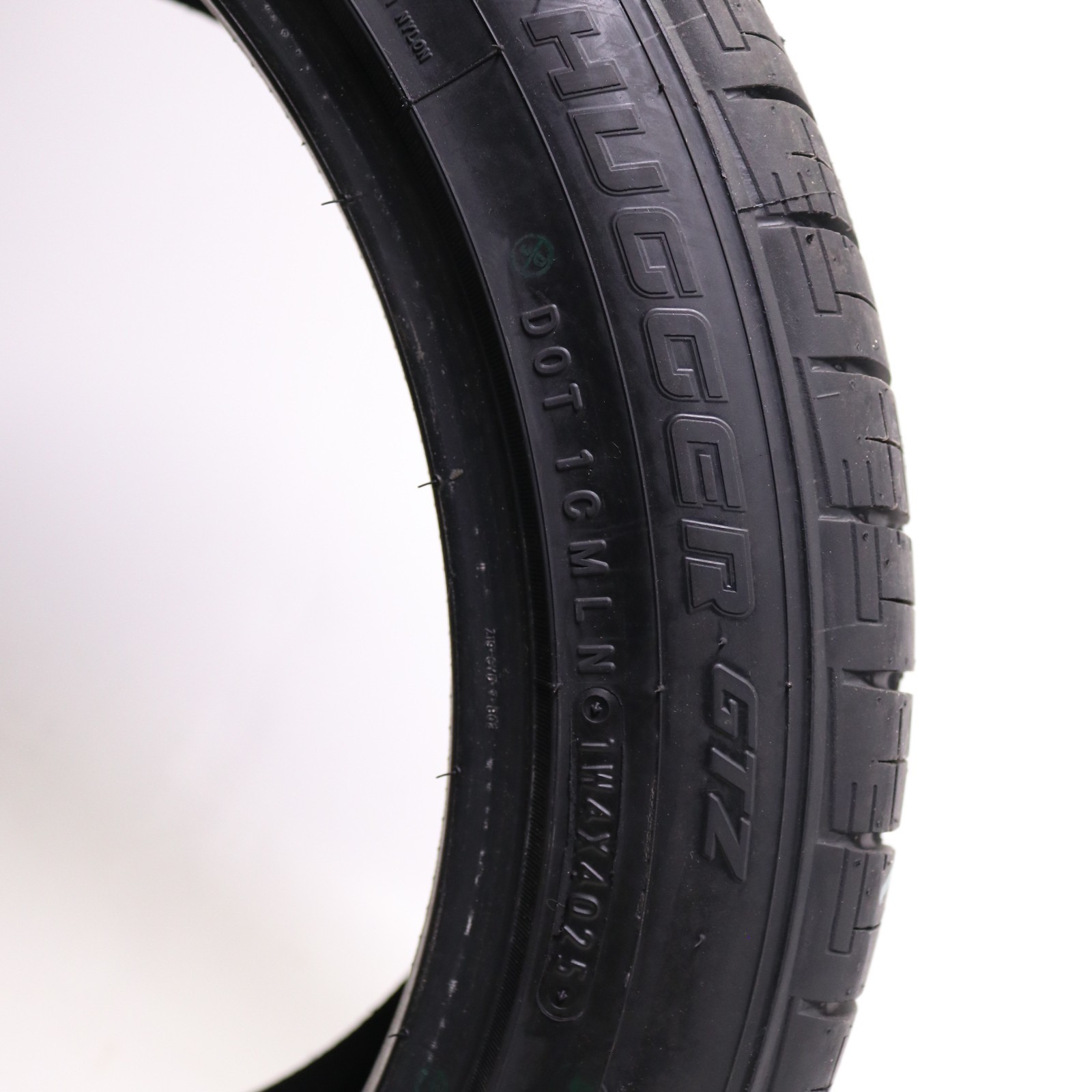 Set of 2 Take Off 245/45ZR19 Road Hugger GTZ – 102W – 9.5-10.5/32 No Repairs