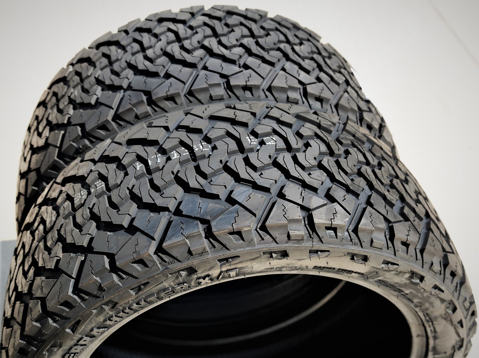 Tire Venom Power Terra Hunter X/T 305/30R26 109V XL XT Extreme Terrain