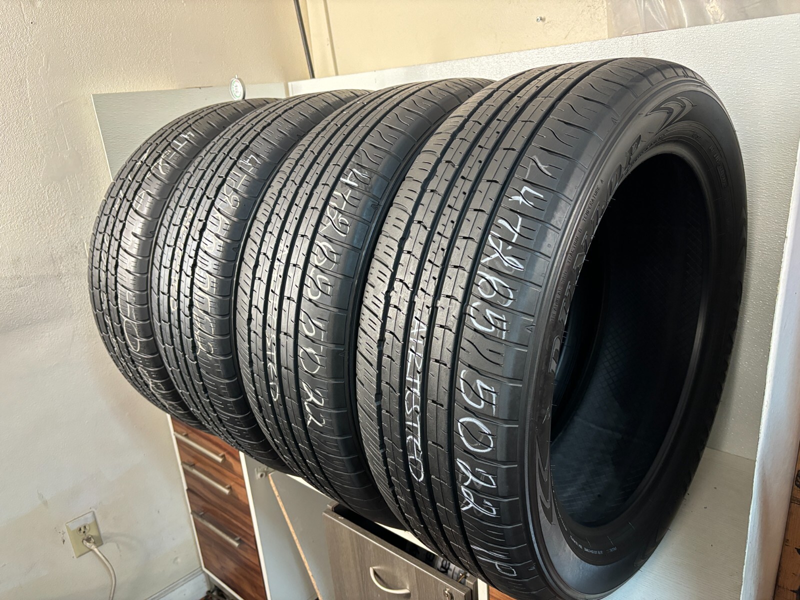 NO SHIPPING ONLY LOCAL PICK UP Set 4 Tires 265 50 22 Dunlop Grandtrek PT5A