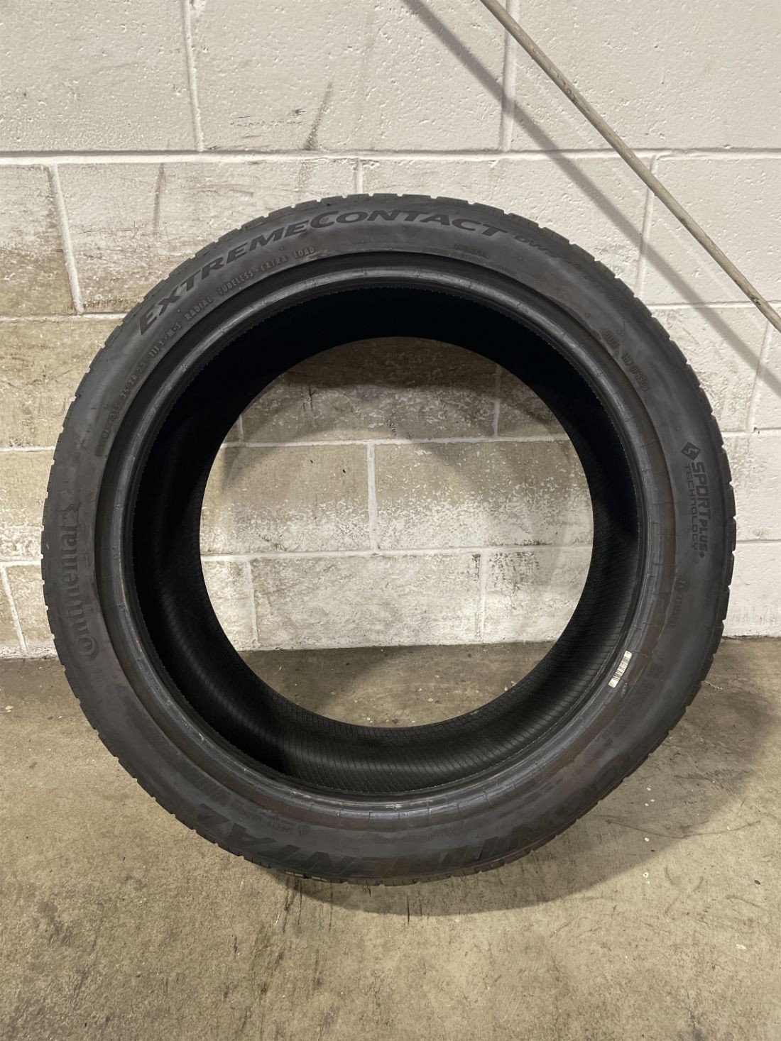 1x P315/35R22 Continental ExtremeContact DWS06 Plus 9/32 111 Y Used Tire 3153522