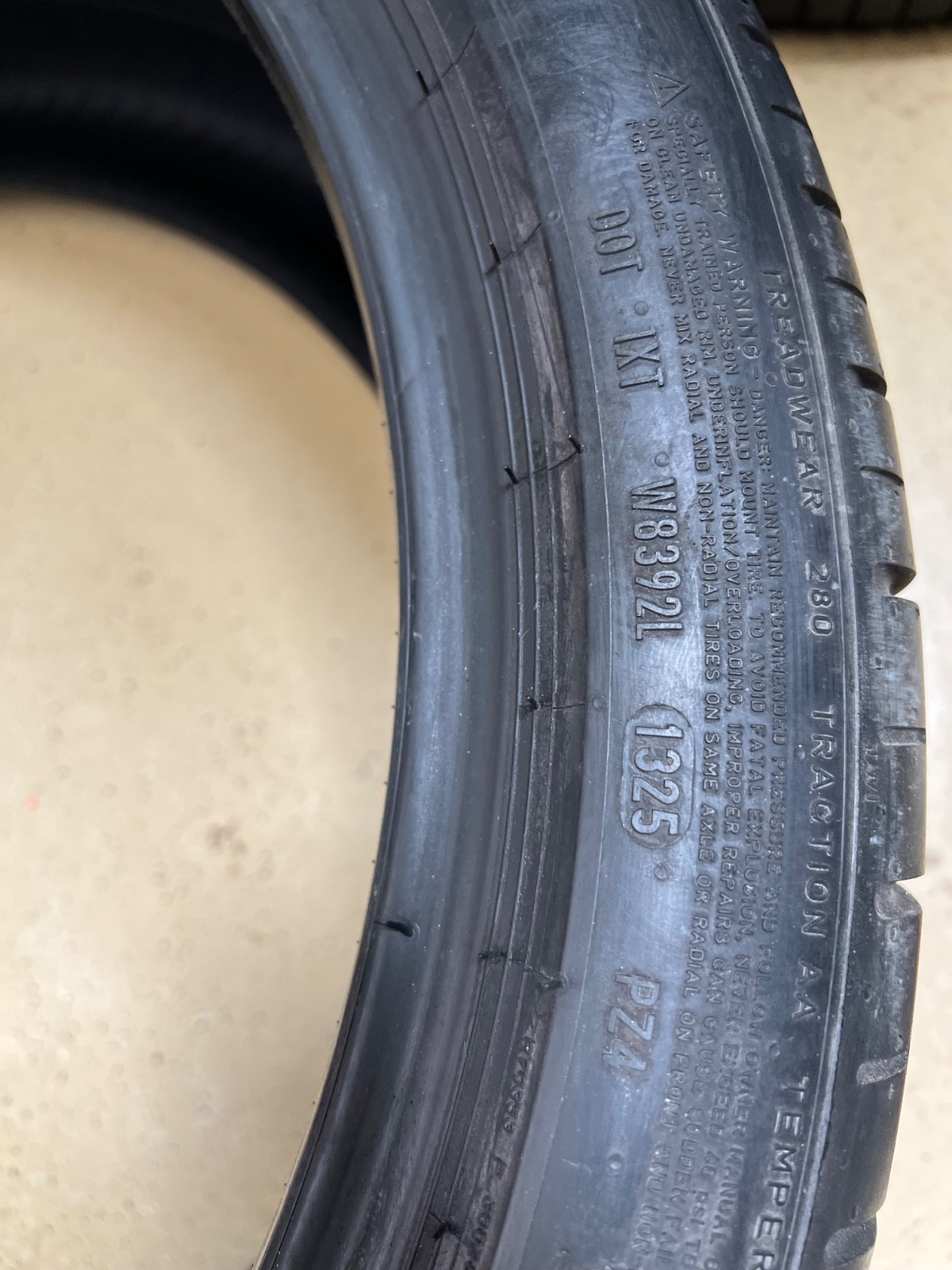 1 – NICE 285/35R21 XL (105Y) Pirelli P Zero PZ4 (*) BMW OEM – 4046