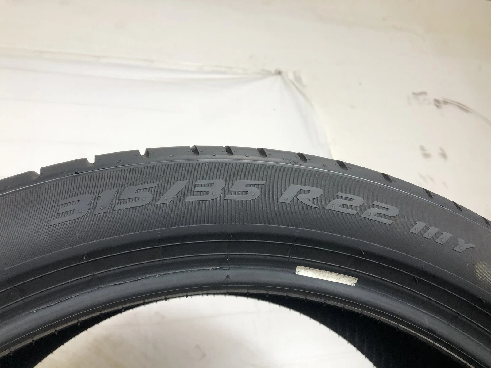 [1] Pirelli P Zero PZ4 Run Flat P315/35R22 315 35 22 Tire 9.0/32