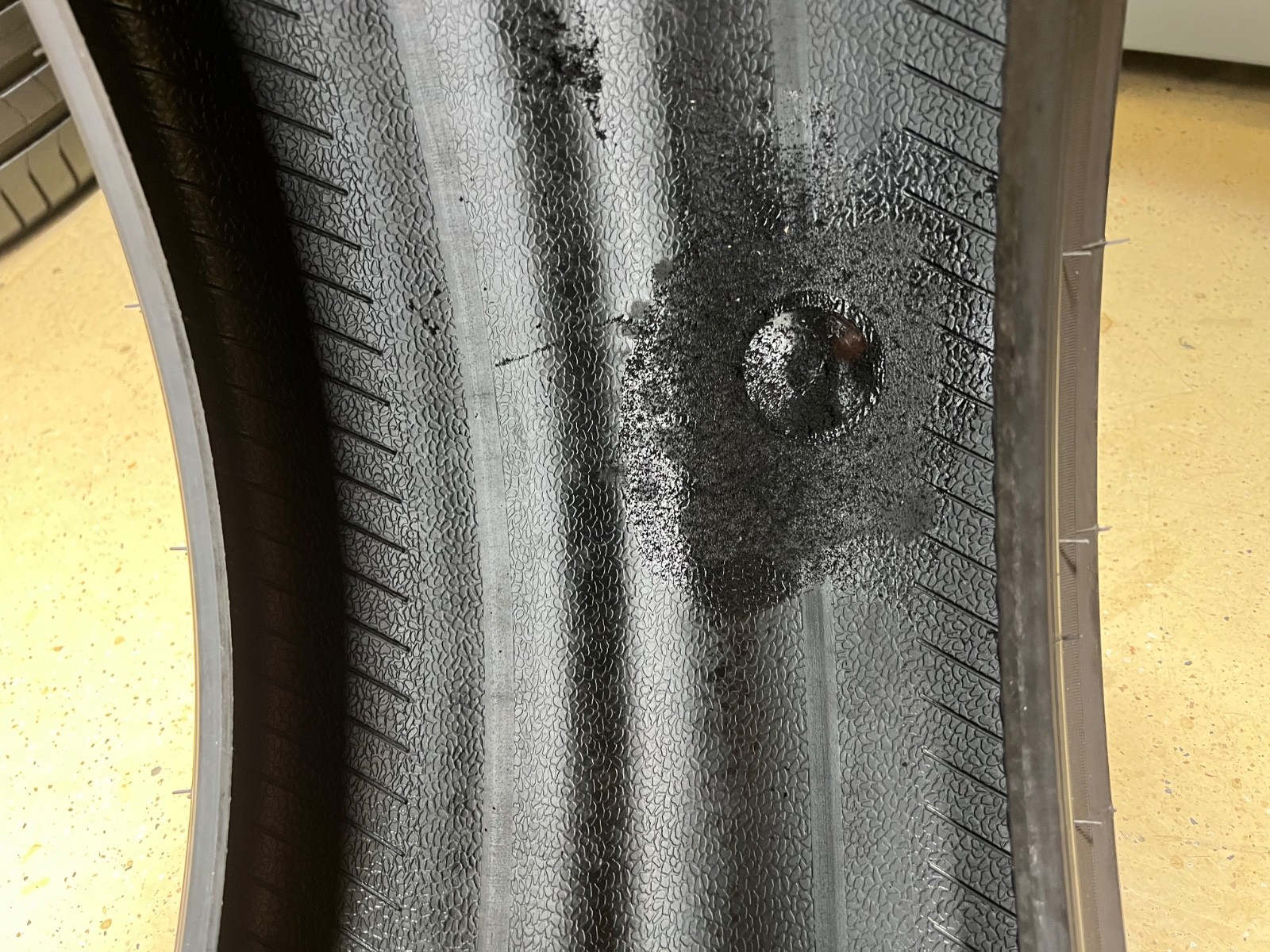 1 – TAKEOFF 255/30ZR20 XL (92Y) Pirelli P Zero (R01) Audi OEM – 6123