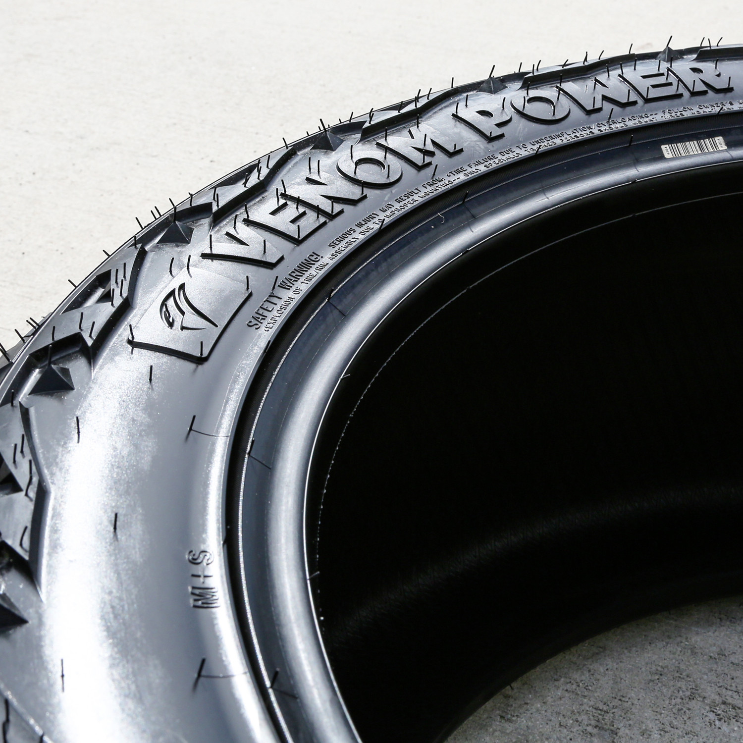 Tire Venom Power Terra Hunter X/T LT 33X14.50R24 F 12 Ply XT Extreme Terrain