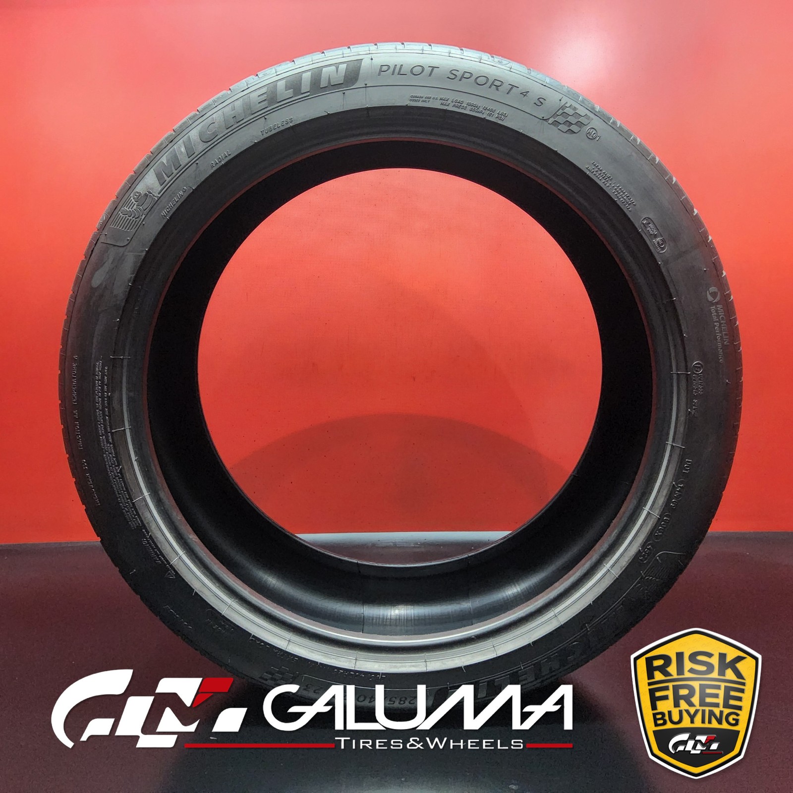 1 (One) Tire Michelin Pilot Sport 4S (MO1) XL 285/40ZR23 111Y No Repairs #94766