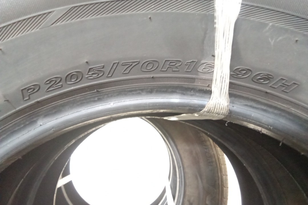 Set of 4 Used P205/70R16 NEXEN NPRIAZ AH6 Tires w/ 10/32 Tread