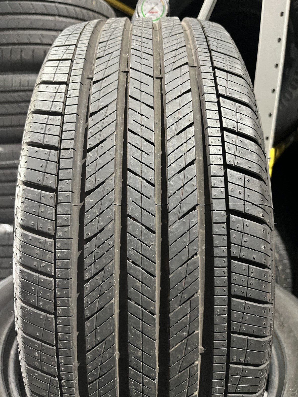 1 New Goodyear Assurance Finesse TPC 225/55R18 98H DOT.1625 9/32 New