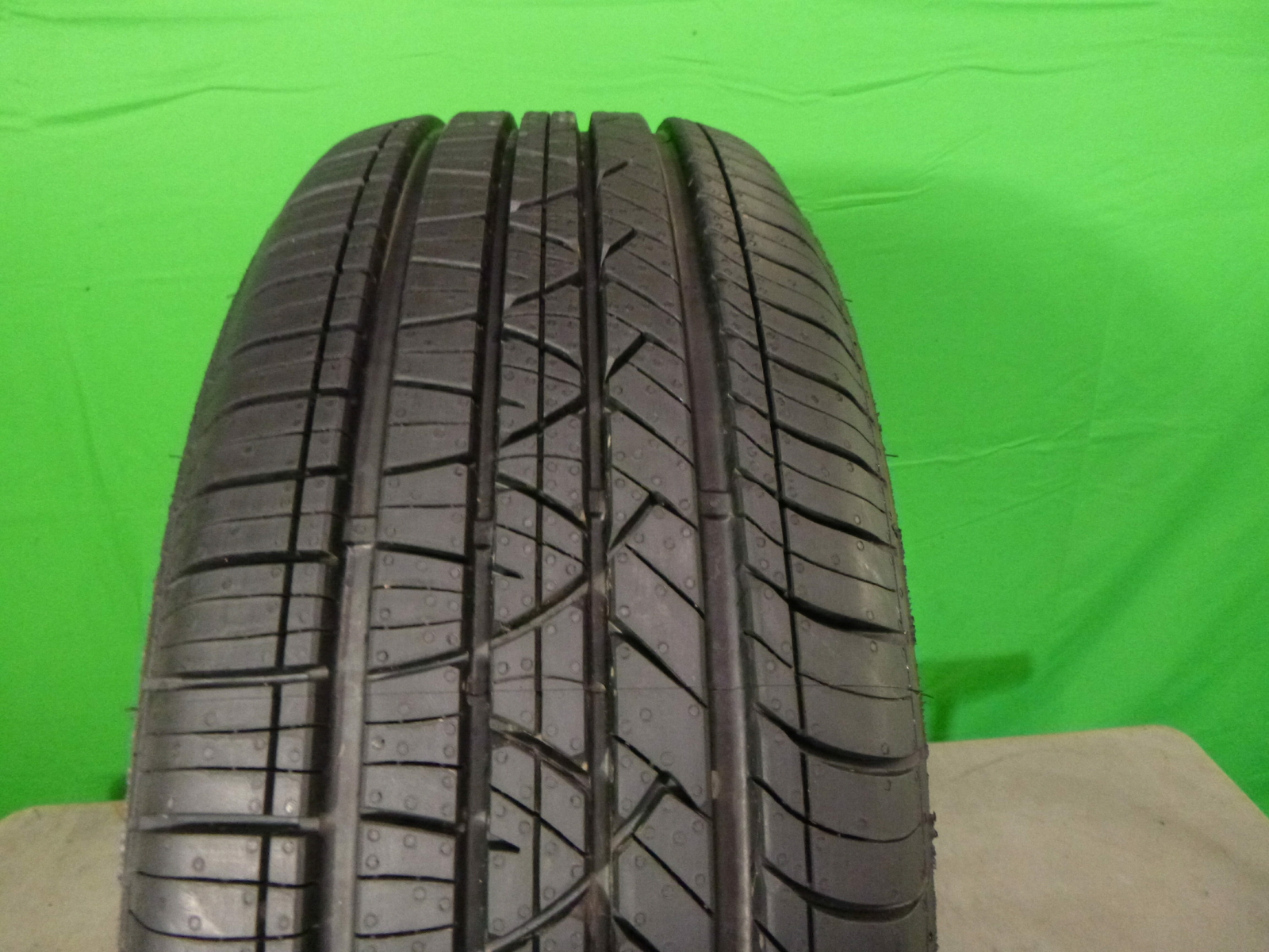 Single- Used 215/60R16 Motomaster SE3 95T 19/32 DOT 4318