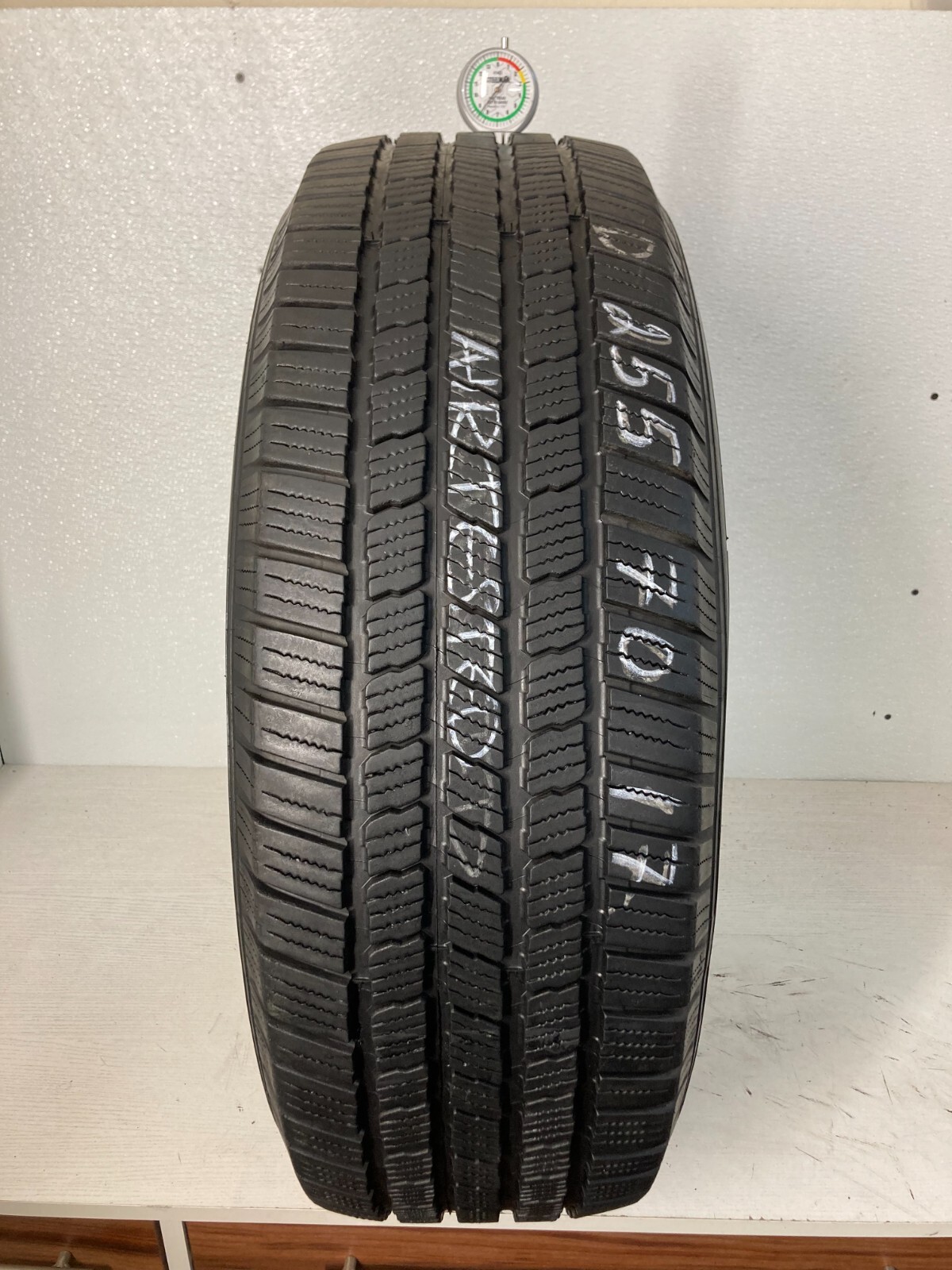 1 Tire 255 70 17 Michelin Defender LTX M/S (8.50/32 Tread Left) 112T