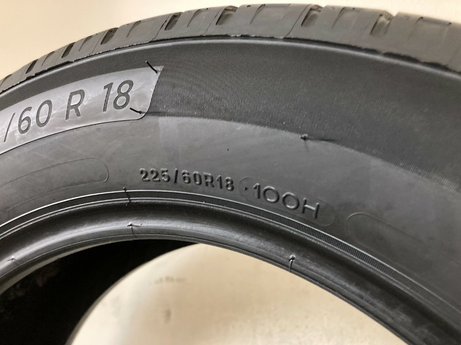 2 Tires 225 60 18 Michelin Primacy Tour A/S 100H (7.00-8.00/32 = 77-88% Tread)