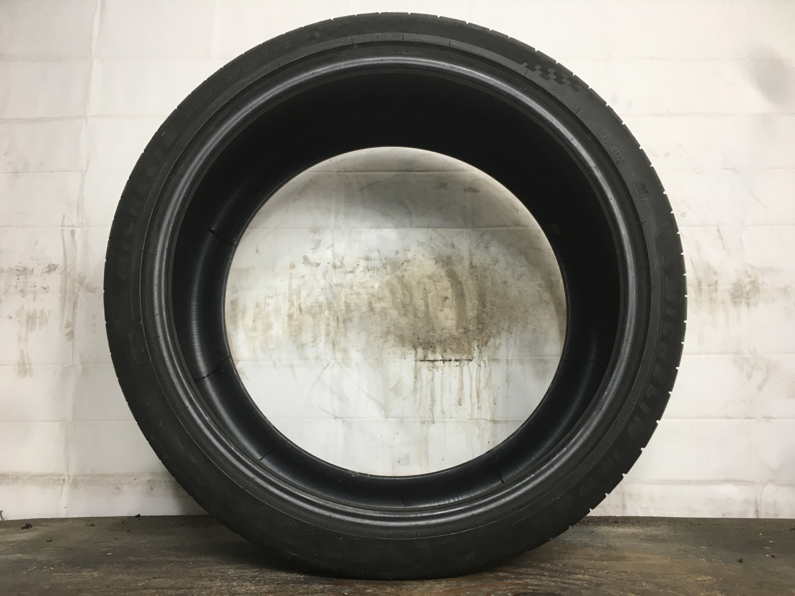 [1] Michelin Pilot Sport 4S P315/30ZR22 315 30 22 Tire 6.5-7.0/32