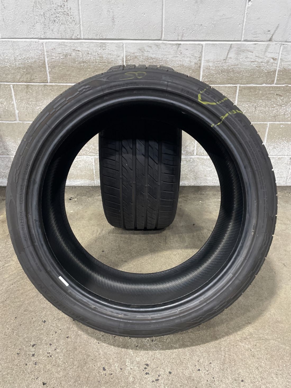 2x P285/35R21 American Road Star Sport A/S 9/32 108 Y Used Tires 2853521