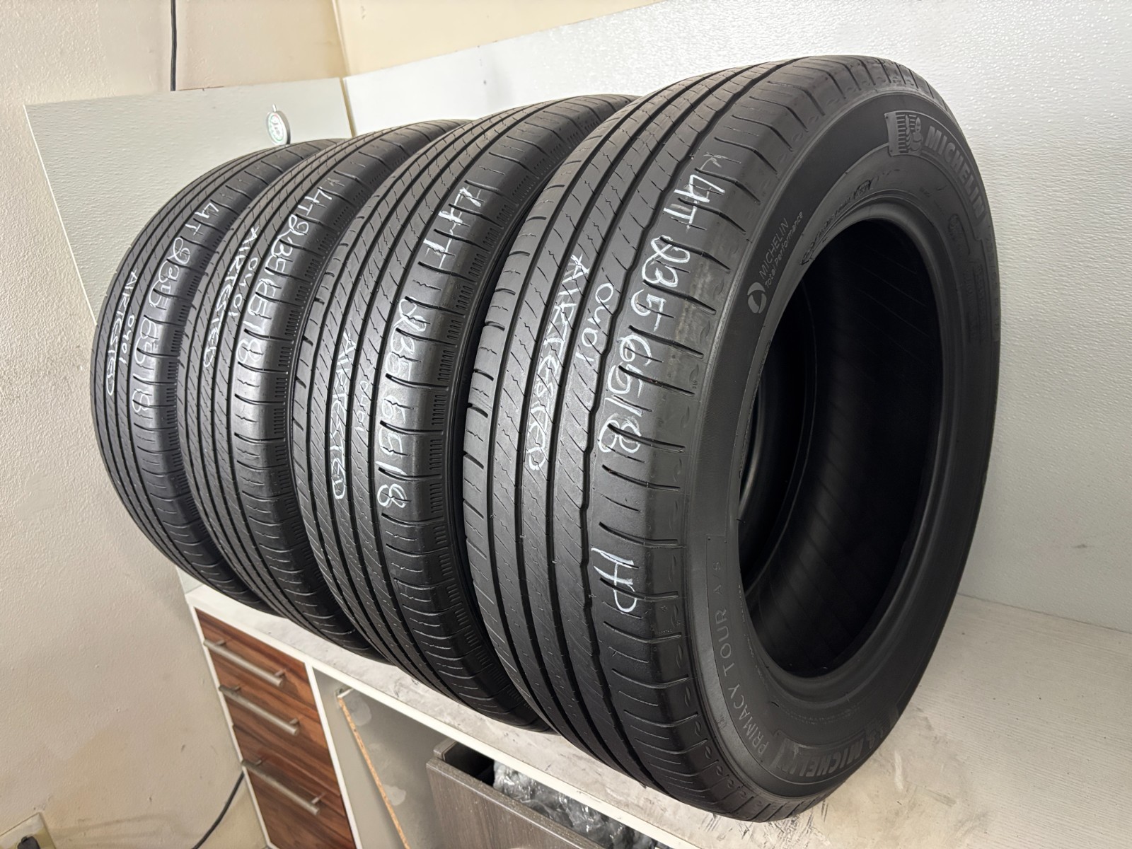 NO SHIPPING ONLY LOCAL PICK UP Set 4 Tires 235 65 18 Michelin Primacy Tour A/S