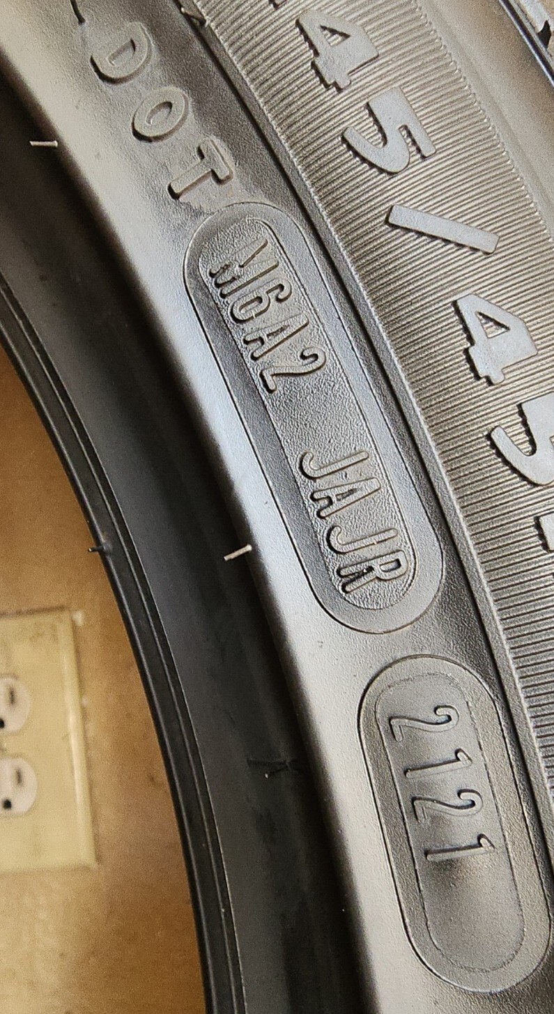 Like New 245/45R19 98W Goodyear Eagle Touring 9.5/32 DOT 2121 2454519