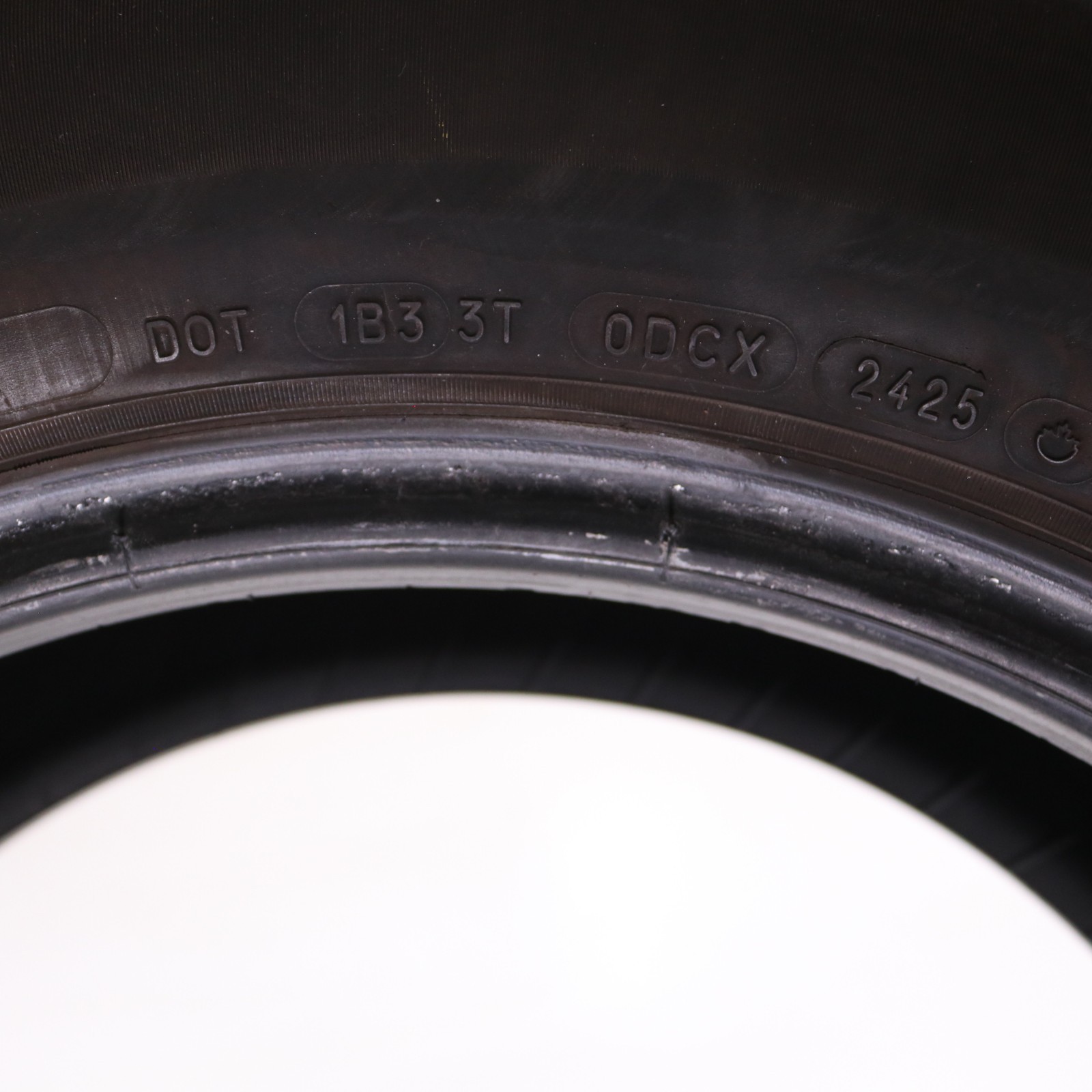 Set of 2 Used 225/65R17 Michelin Defender 2 – 102H – 8.5-9.5/32 No Repairs