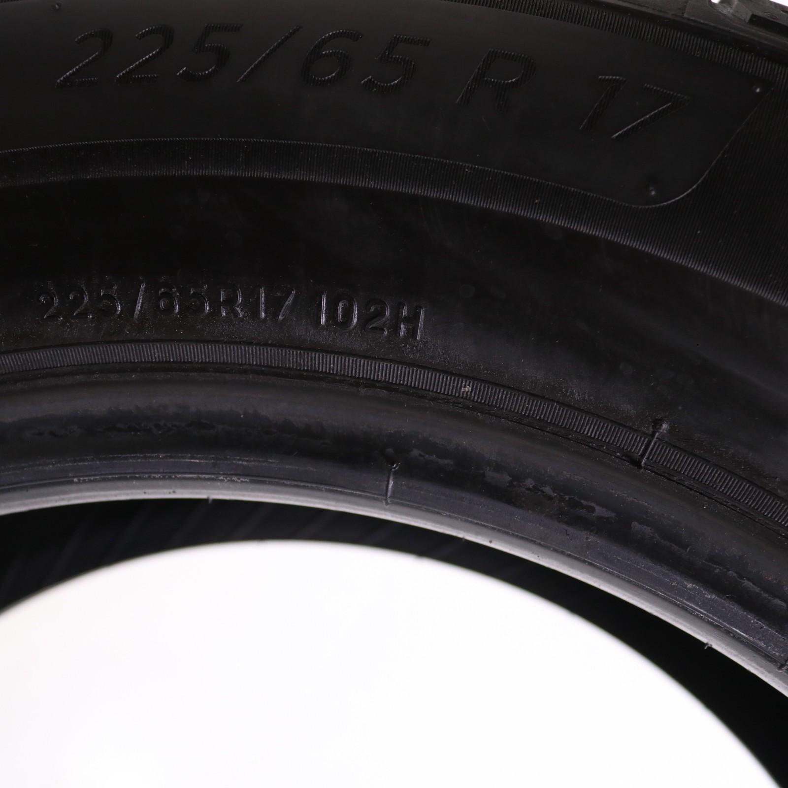 Set of 2 Used 225/65R17 Michelin Defender 2 – 102H – 8.5-9.5/32 No Repairs