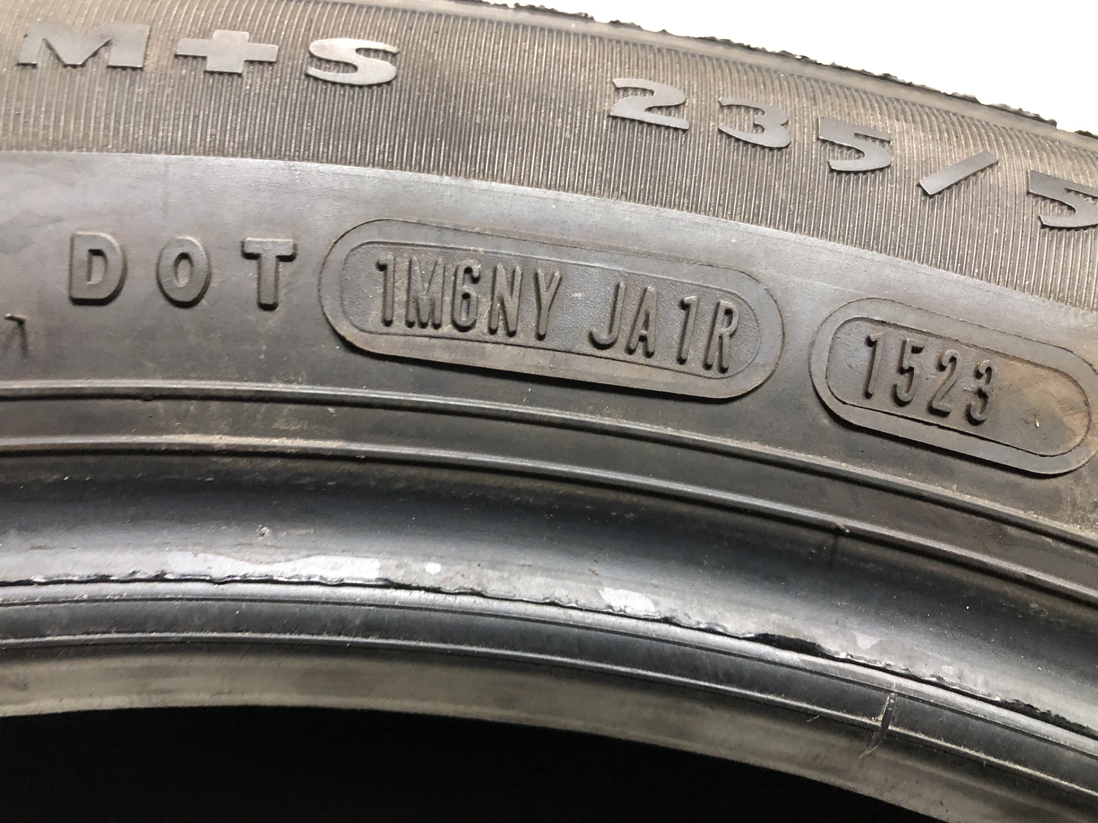 [1] Goodyear Eagle Touring P235/50R21 235 50 21 Tire 9.5-9.75/32