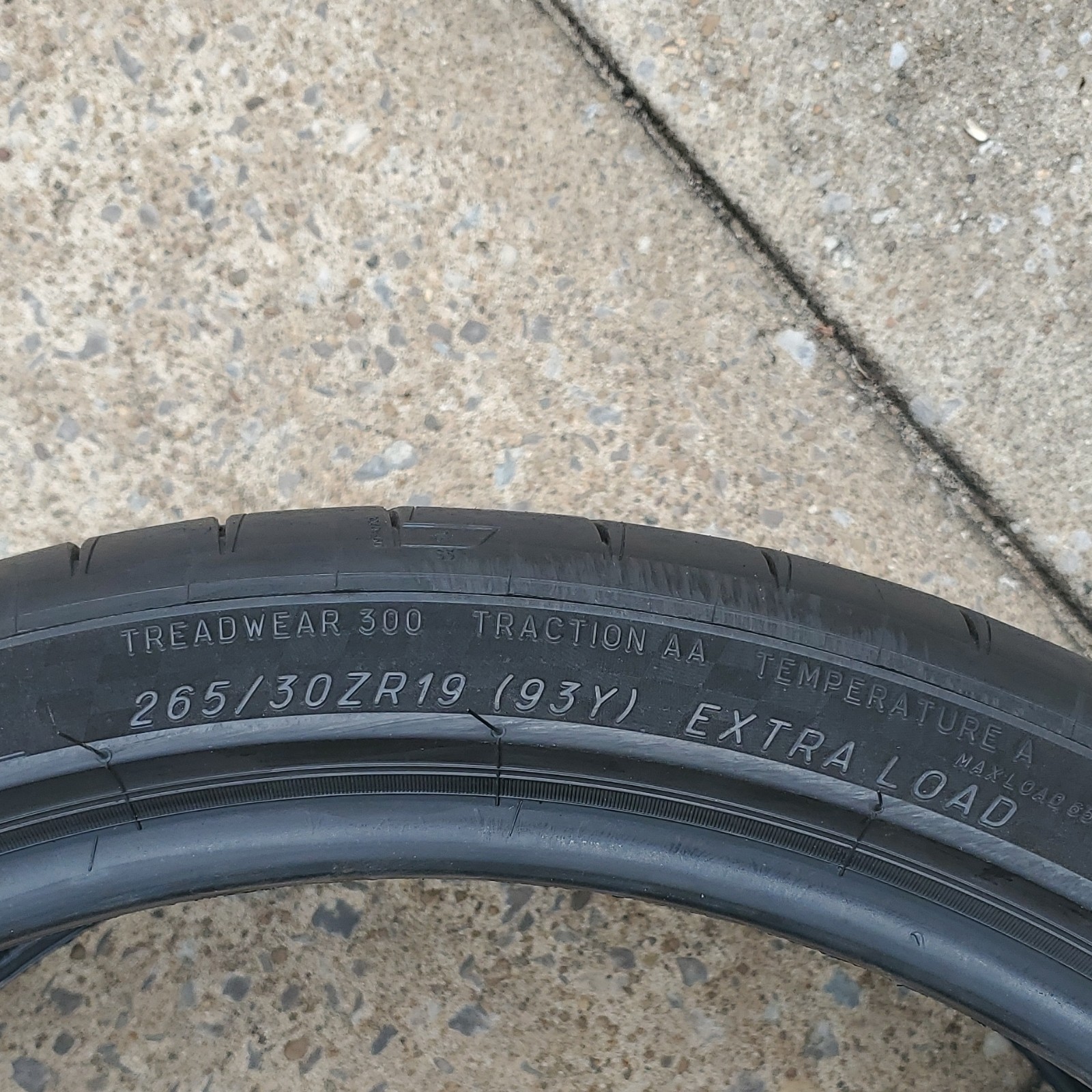 265/30ZR19 93Y MICHELIN PILOT SPORT 4S 8/32NDS DATECODE 4723 *TREAD INDENT*
