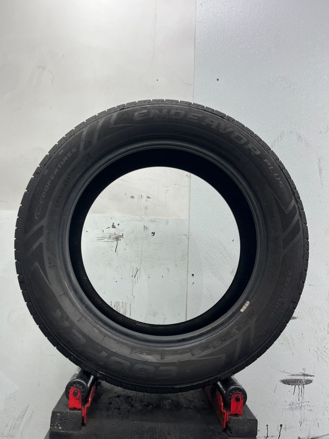 1 Used P235/55R18 Cooper Endeavor Plus 104 V – 9/32
