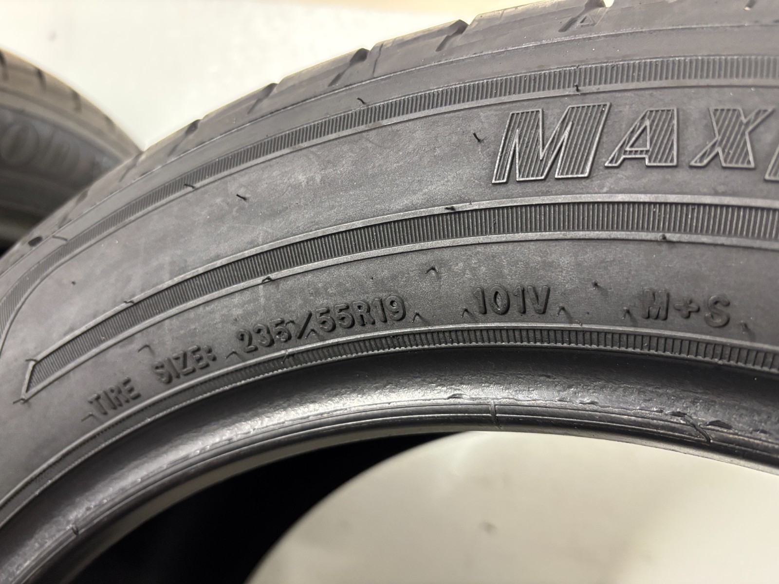 NO SHIPPING ONLY LOCAL PICK UP Set 4 Tires 235 55 19 Goodyear Assurance MaxLife