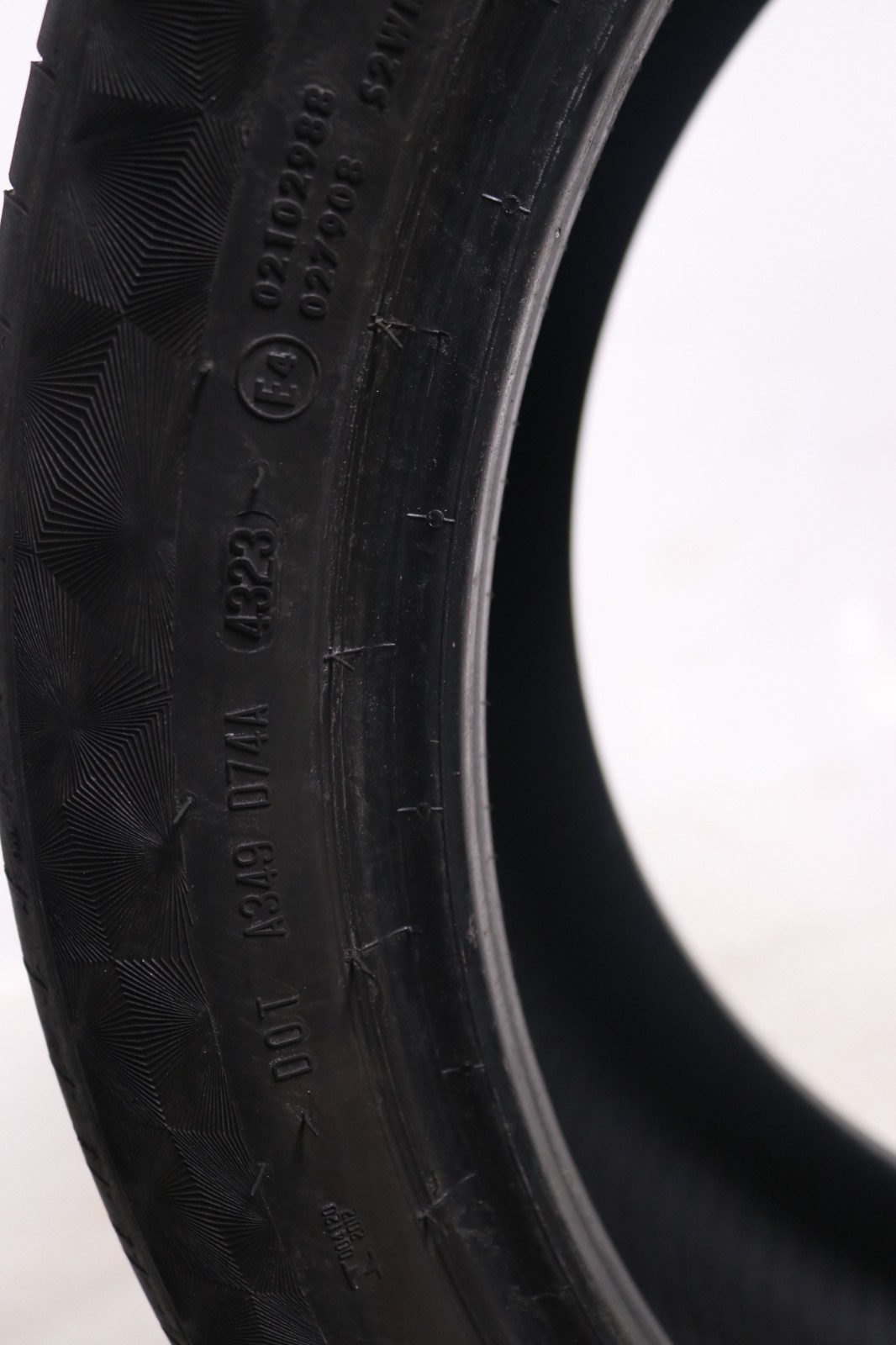 Set of 2 Used 275/40R21 Continental PremiumContact 6 SSR – 107Y – 6.5-7/32
