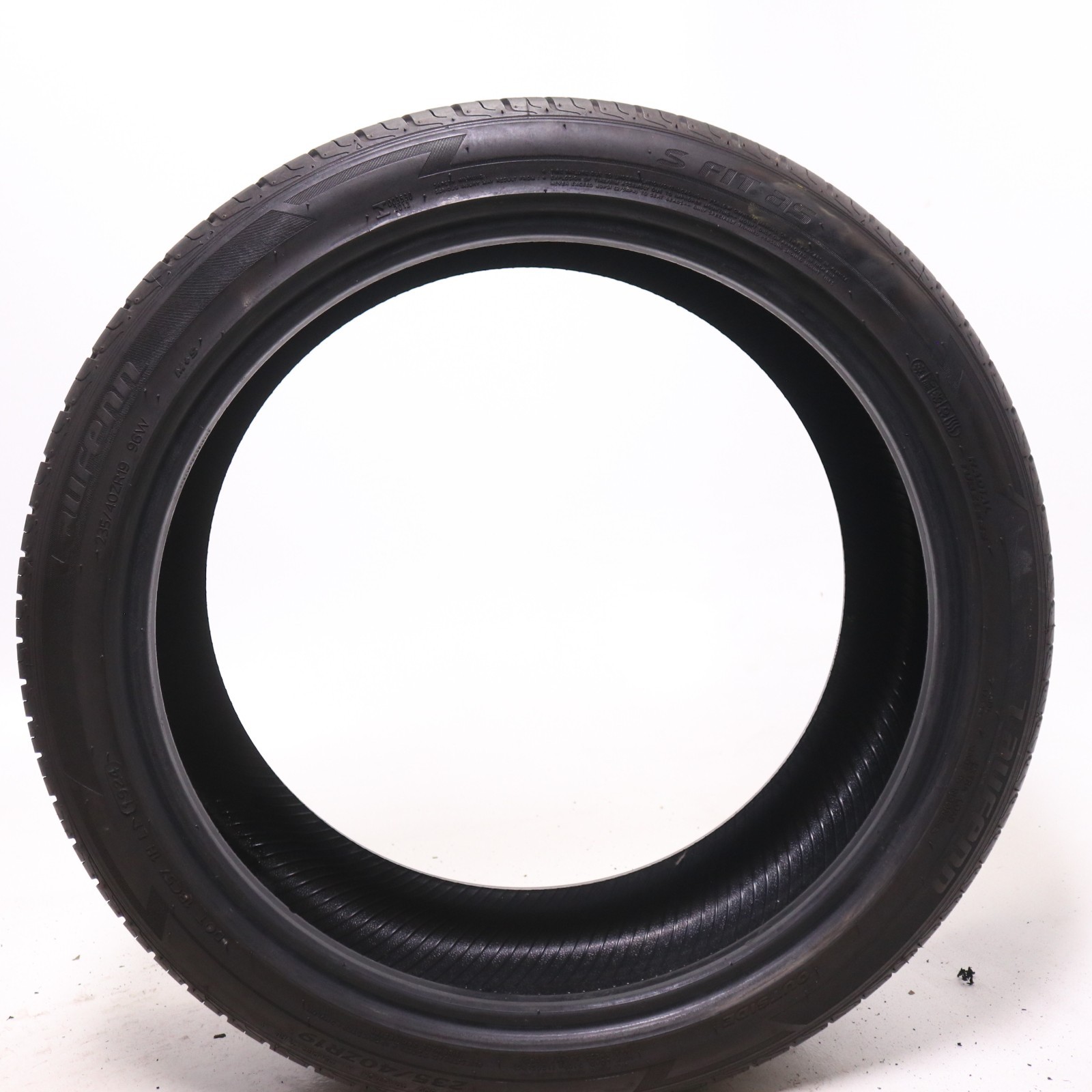 Used 235/40ZR19 Laufenn S Fit AS – 96W – 8/32
