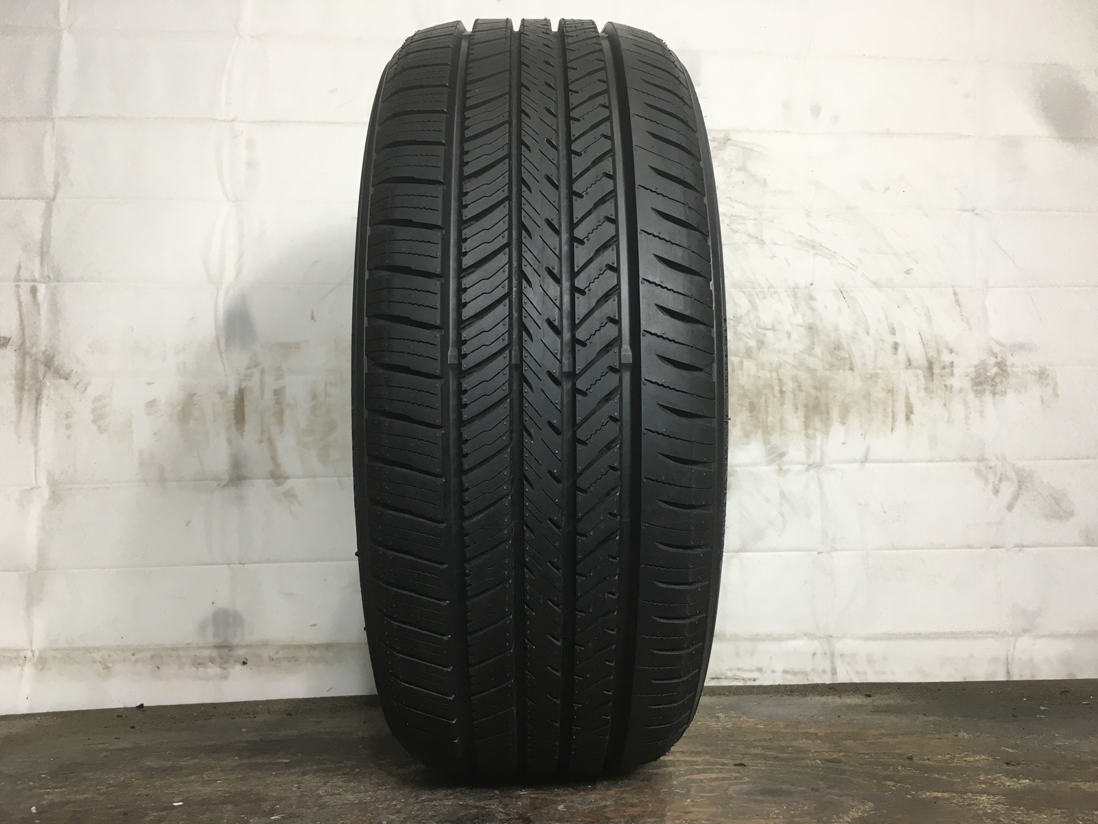 [1] Yokohama YK-GTX All Season P225/40R19 225 40 19 Tire – Driven Once