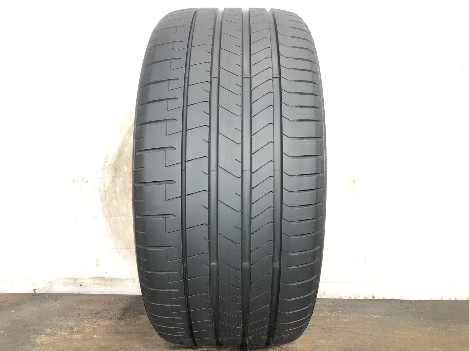 [1] Pirelli P Zero PZ4 Run Flat P315/35R22 315 35 22 Tire 9.0/32