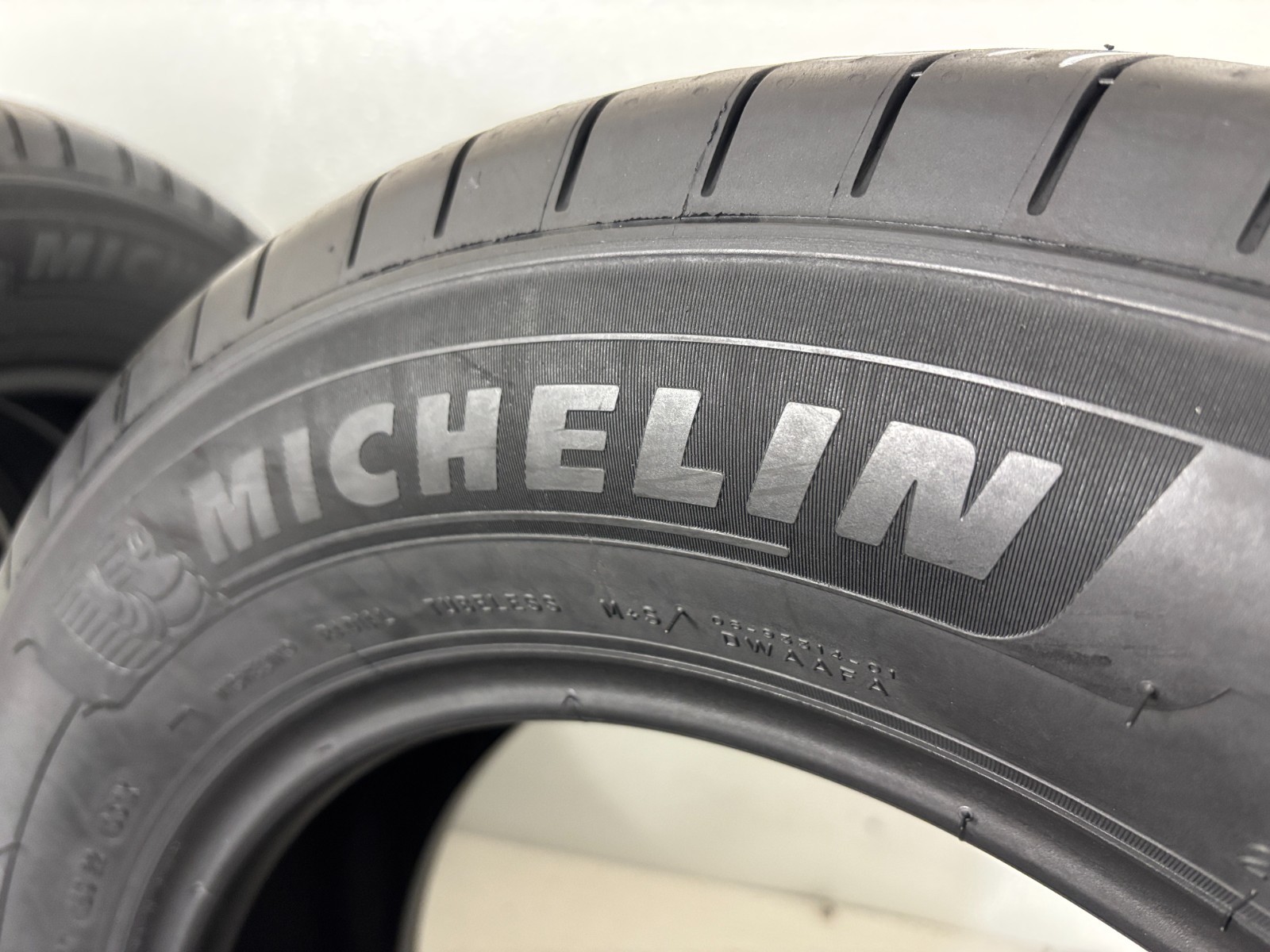 NO SHIPPING ONLY LOCAL PICK UP Set 4 Tires 215 65 17 Michelin Primacy A/S