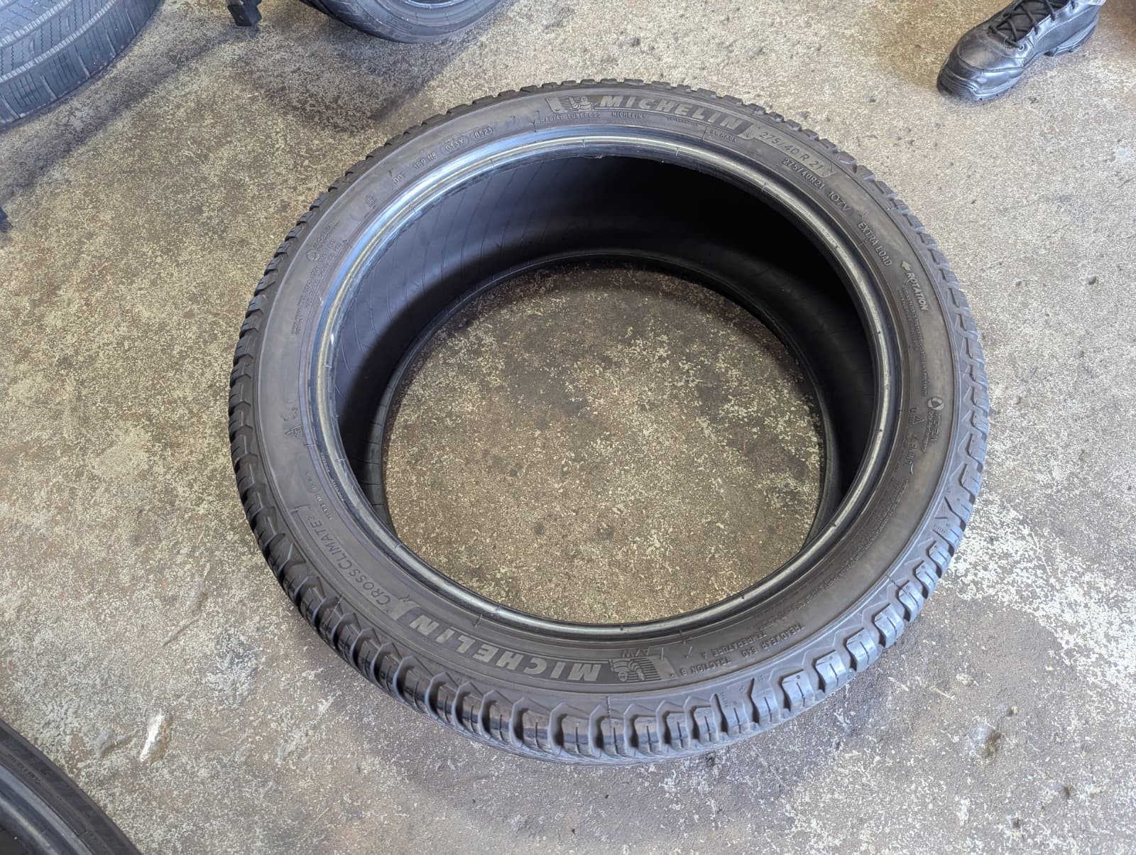 275/40R21 ( 107V ) MICHELIN CROSS CLIMATE2 SET OF USED TIRES 9/32″