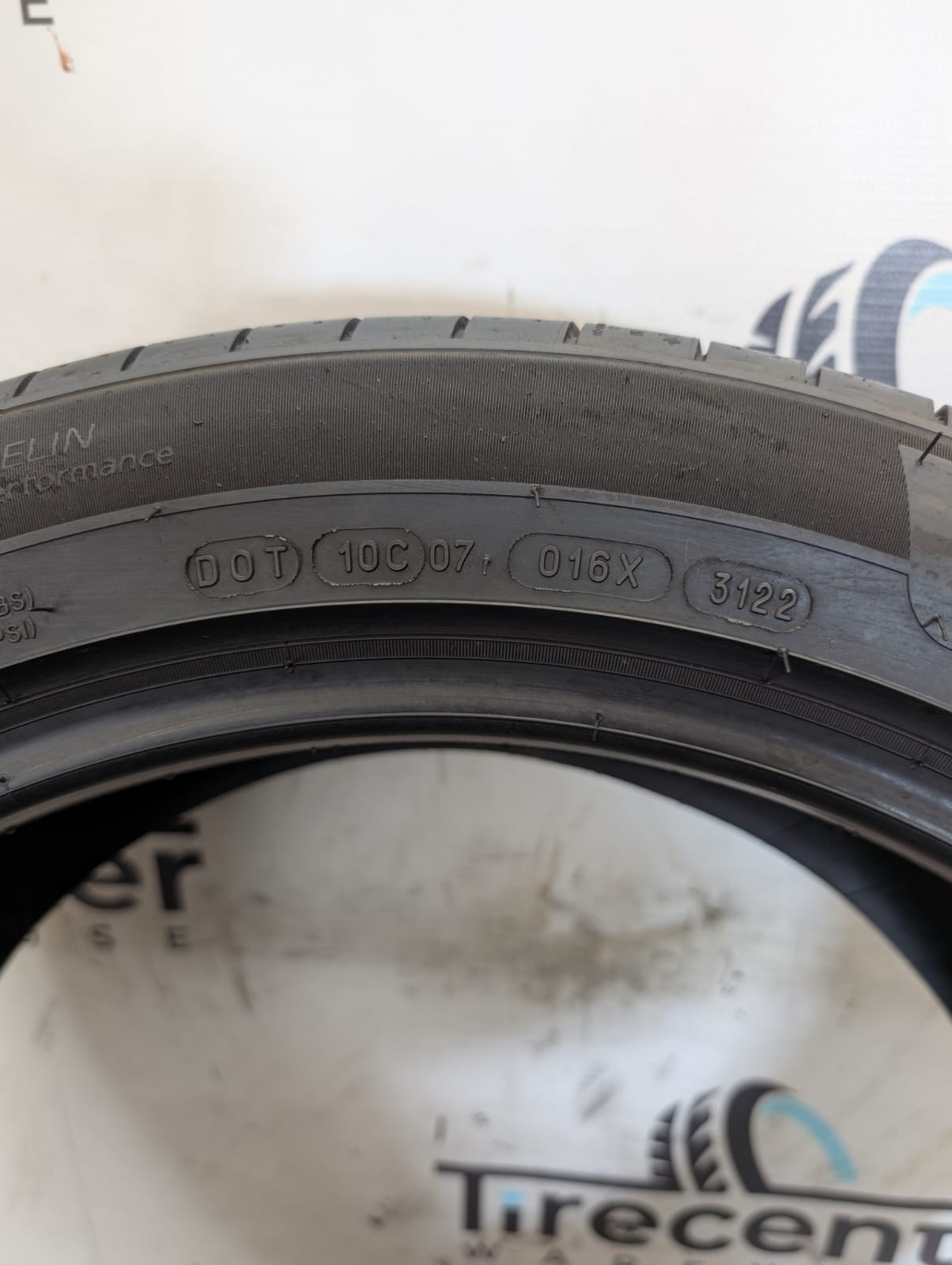 Like New 265/45R20 Michelin Primacy Tour A/S GOE 108W – 8.5/32