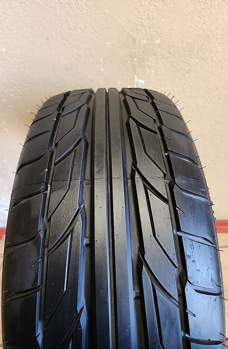 225/50ZR17 98W Nitto NT555 G2 10/32 DOT 5023 2255017