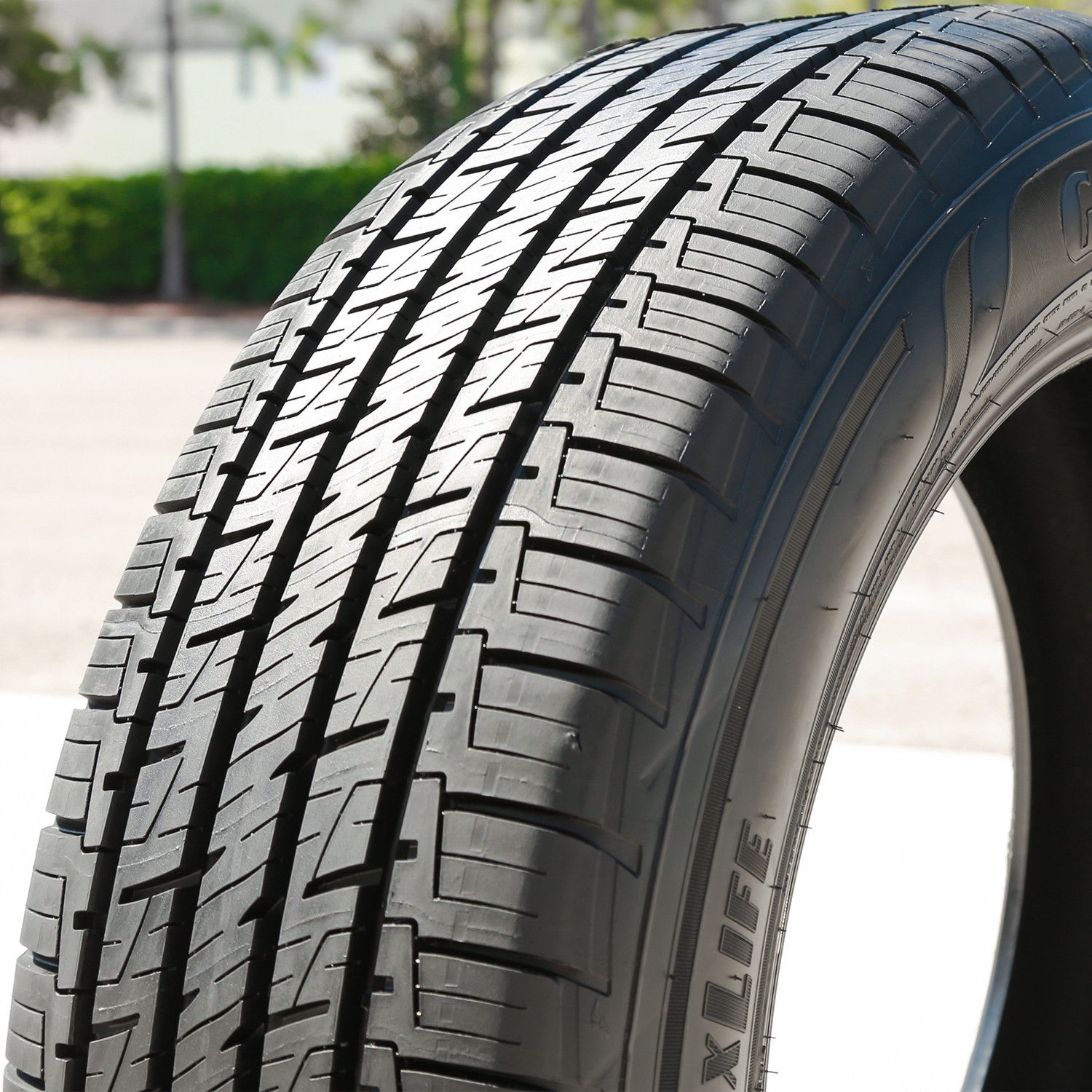 4 Tires Goodyear Assurance MaxLife 235/40R19 96V XL AS All Season TakeOff