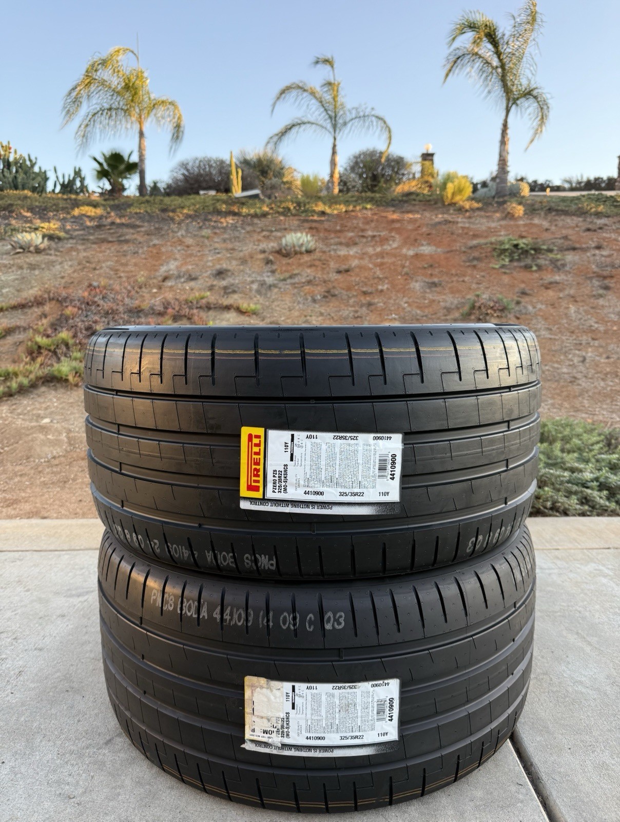 Set of 2 BRAND NEW 325/35R22 110Y Pirelli P Zero PZ5 MO-S Noise Canceling Tires