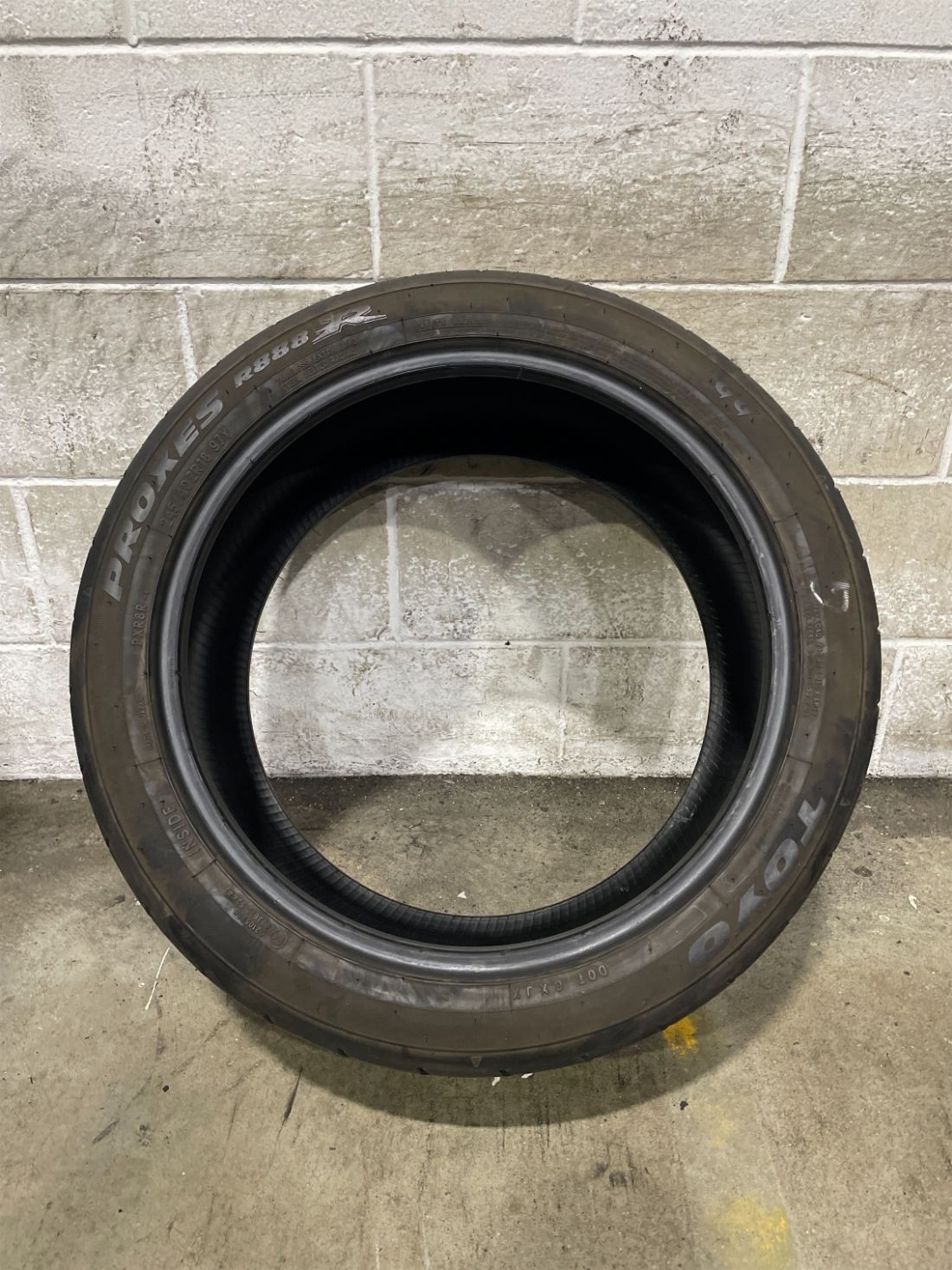 1x P245/40R18 Toyo Proxes R888R 5/32 97 Y Used Tire 2454018