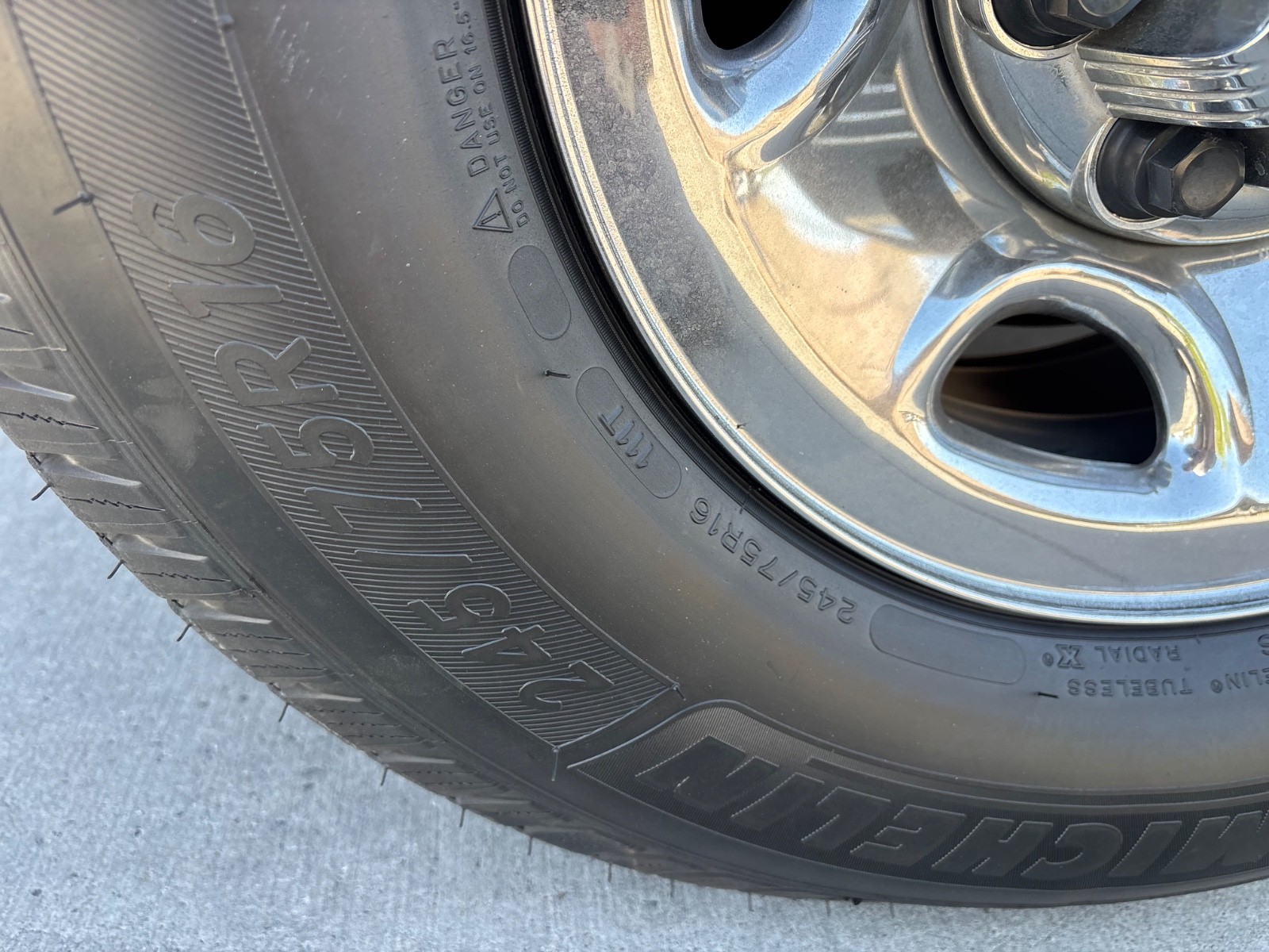1 Michelin Defender LTX M/S 245/75/16 111T Highway All-Season Tire