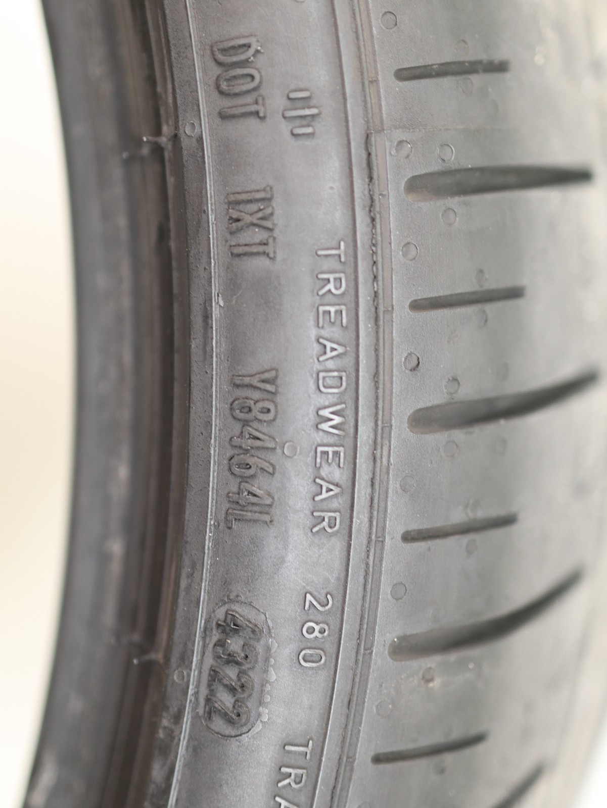 2 285/30R21 Pirelli Pzero PZ4 PNCS MOS 100Y 6-7/32 DOT 4322 3022 1J113