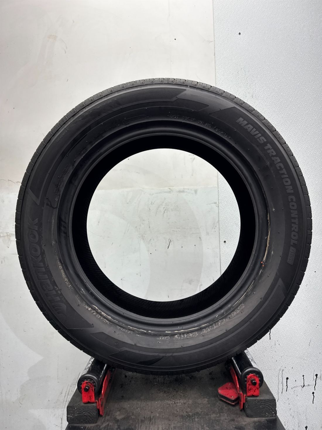 1 Used P235/55R17 Hankook Mavis Traction Control 4 season 99 H – 10/32
