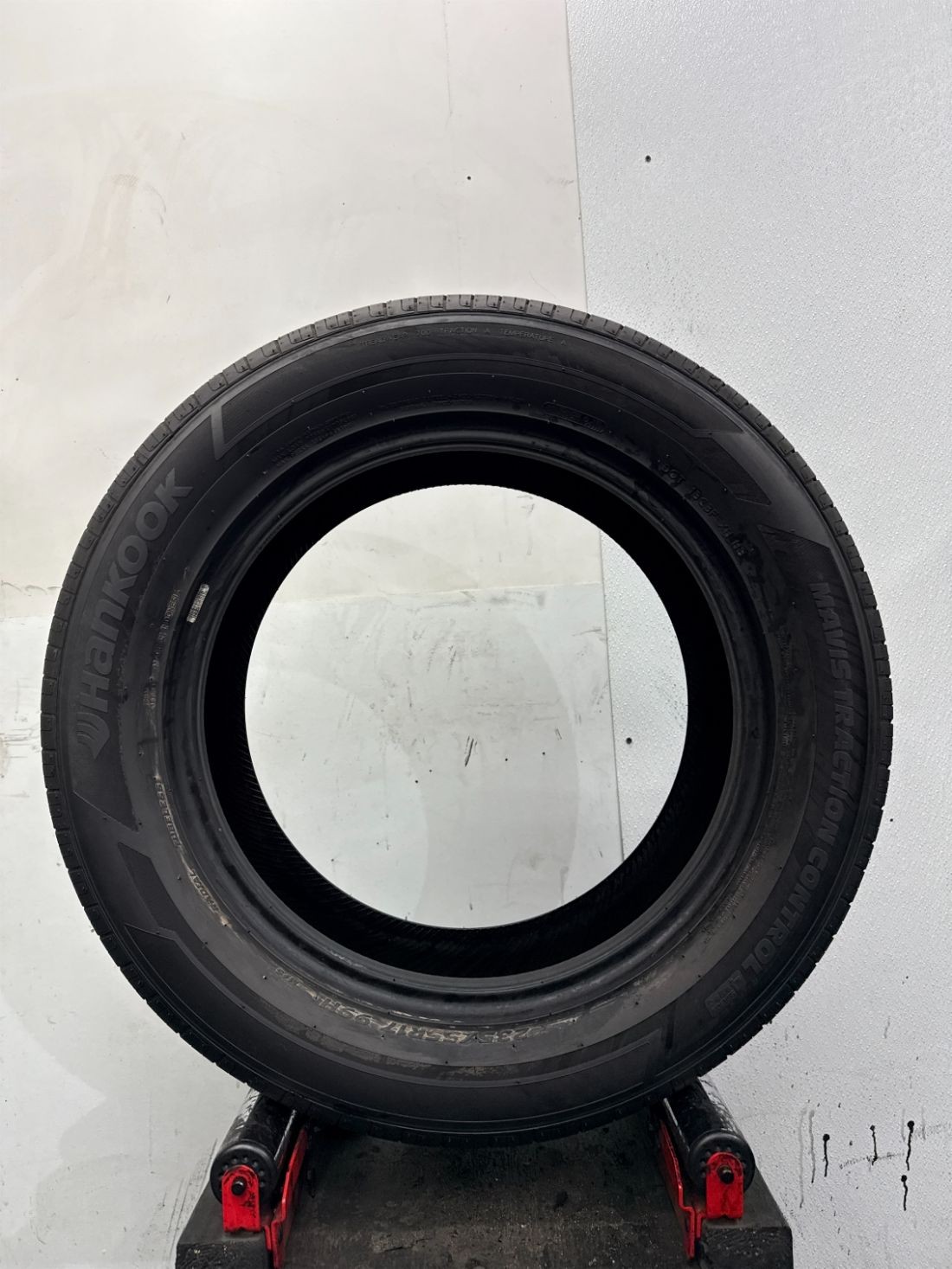 1 Used P235/55R17 Hankook Mavis Traction Control 4 season 99 H – 10/32