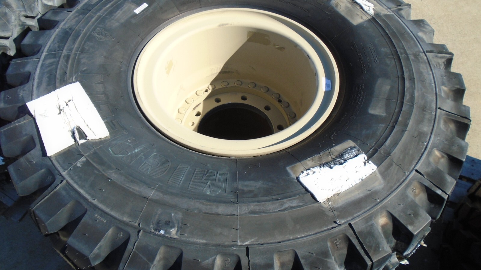 Michelin XZL 16.00R20 Tires Hutchinson 20×10 Aluminum Wheels w CTIS Oshkosh MRAP