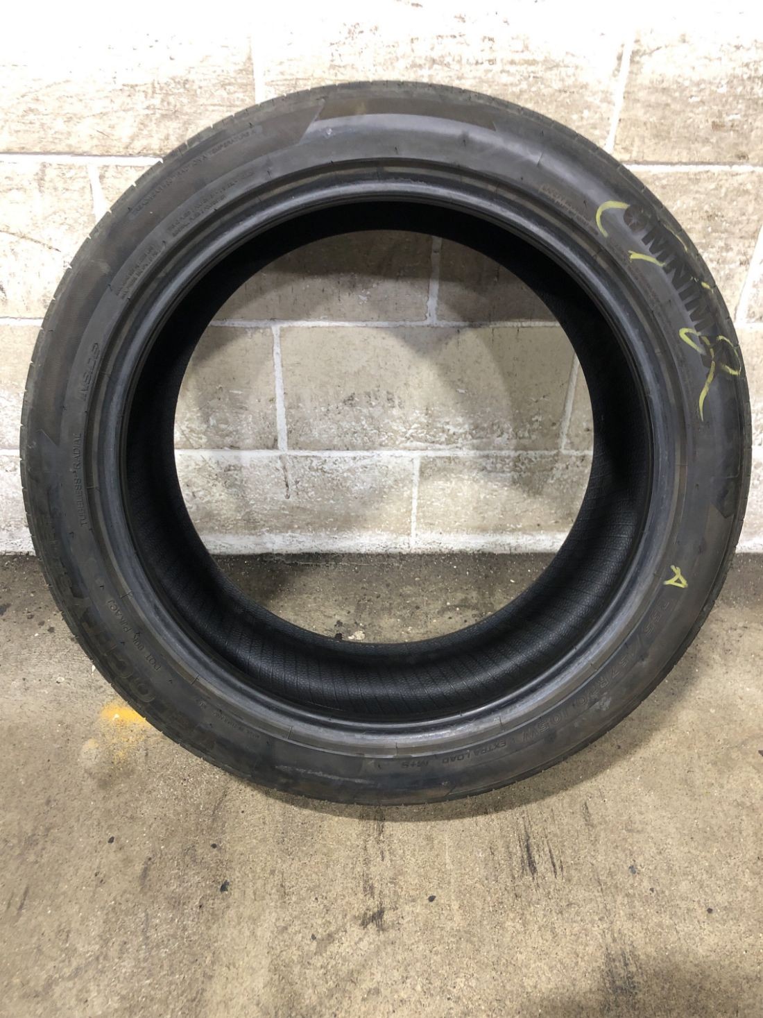 1x P255/45R20 Omnimax Velocity Sport 8/32 105 W Used Tire 2554520