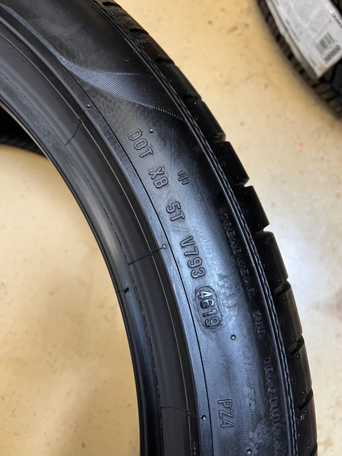 2 – TAKEOFF 305/35ZR21 XL (109Y) Pirelli P Zero PZ4 PNCS (B) Bentley – 4058